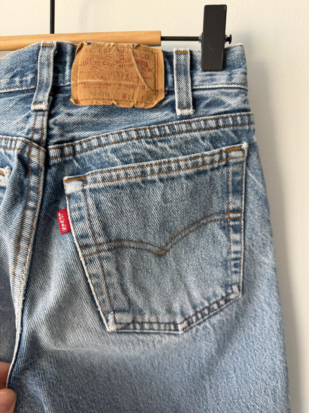W23 L29 vintage Levis 701 22-24” measured waist faded denim made in USA 80s