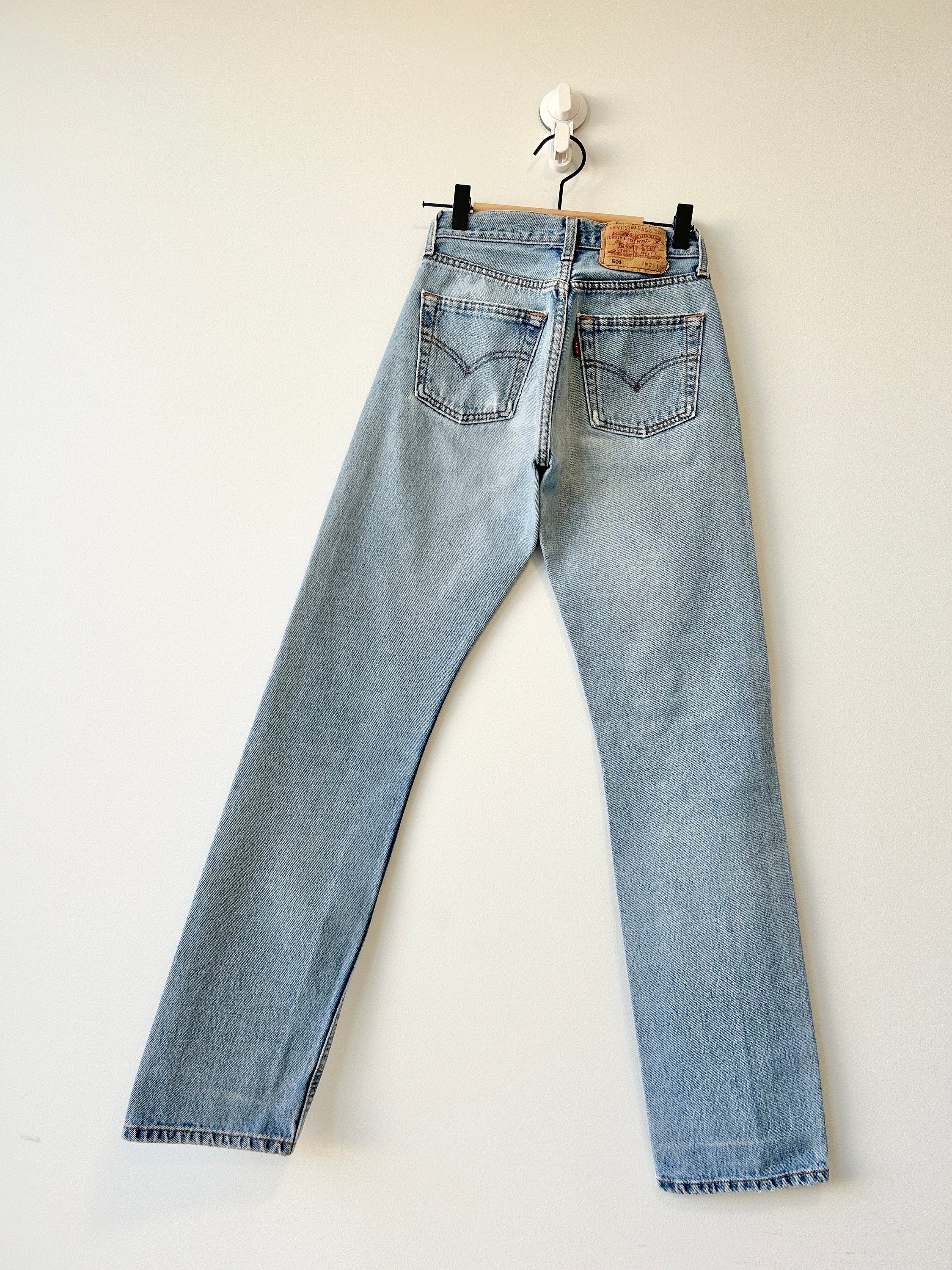 Levi’s 501 vintage w23 L30 Levi’s 501 light blue faded blue straight leg blue 501 vintage blue 501 worn vintage Levi’s