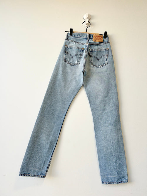 Levi’s 501 vintage w23 L30 Levi’s 501 light blue faded blue straight leg blue 501 vintage blue 501 worn vintage Levi’s