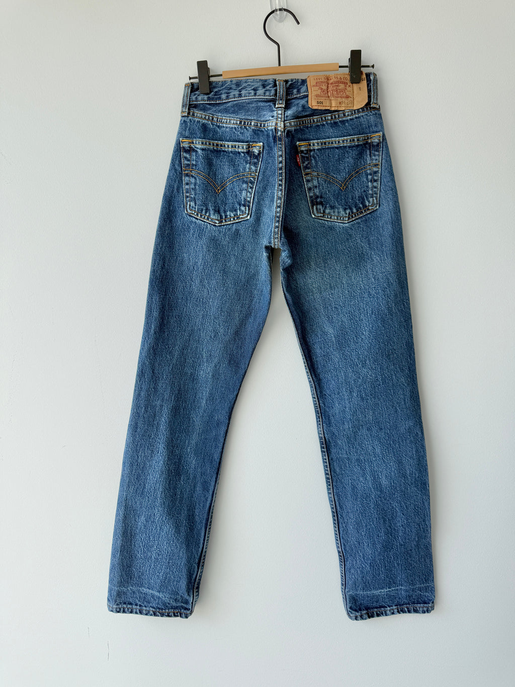 W24 L29 vintage Levis 501 23/24” measured waist faded dark blue 501s 90s denim