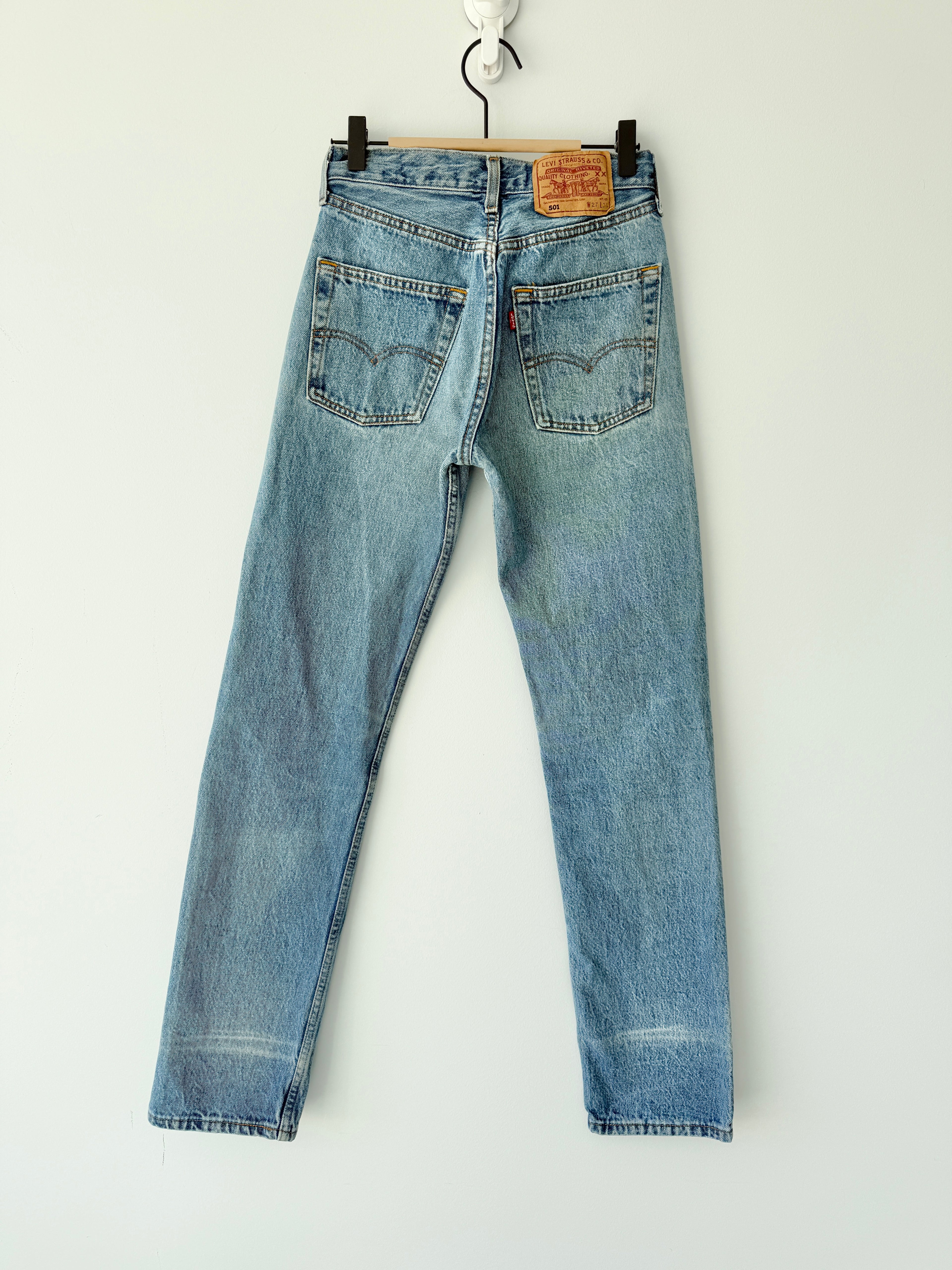 W25 L32 vintage Levis 501s 24/25” measured medium fade blue denim Levi’s 501s 90s