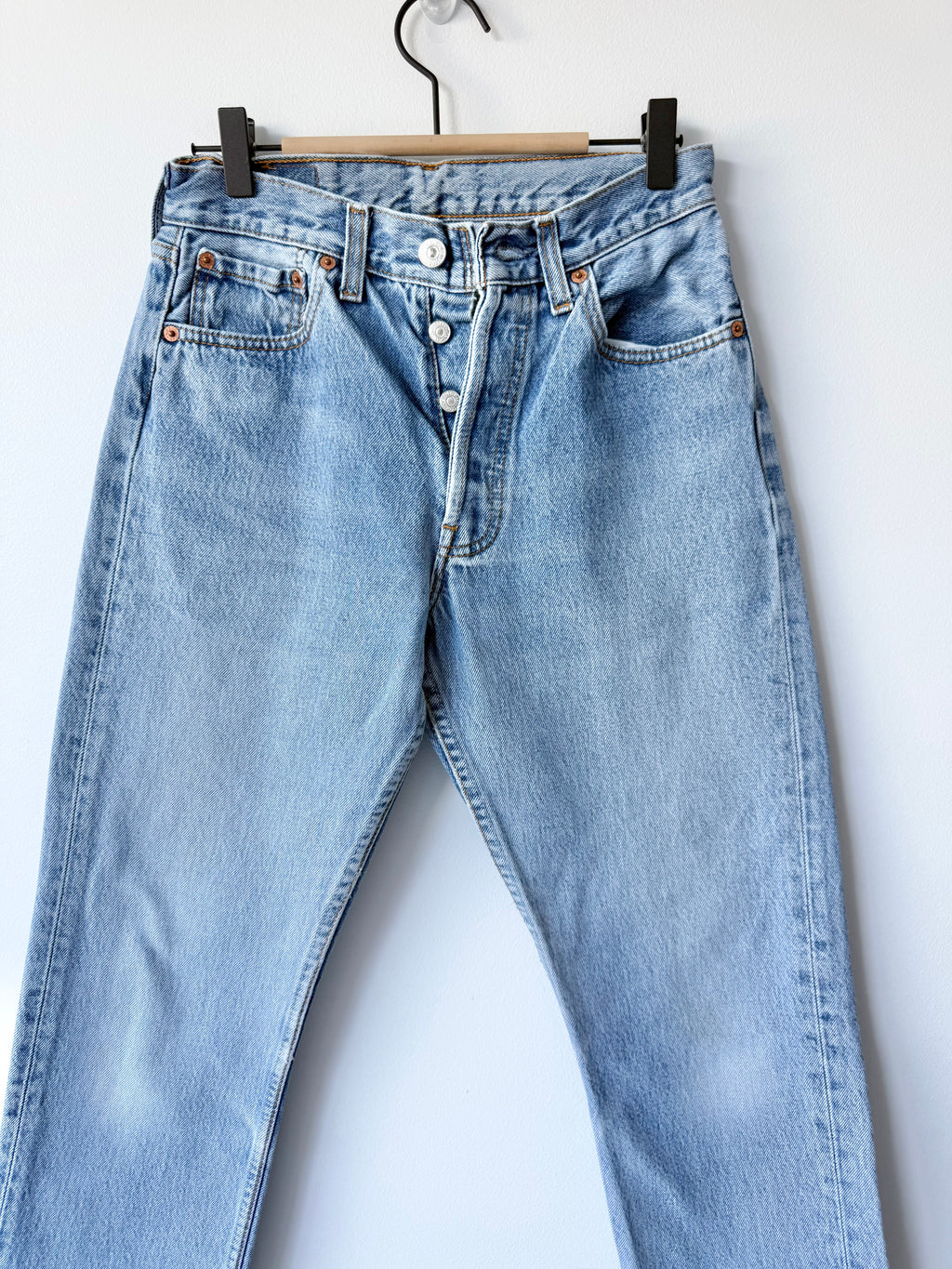 W25 L28 vintage Levis 501 medium blue faded 25” measured waist 90s levis 501s