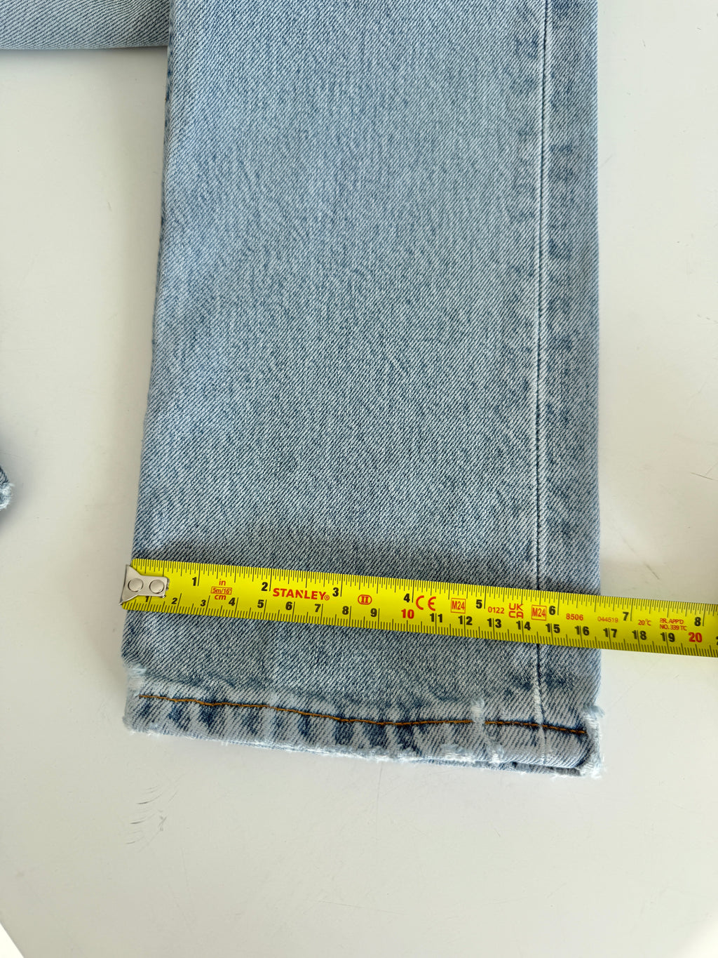 W25 L31 vintage Levis 501 24/25” measured waist light blue 90s 501s