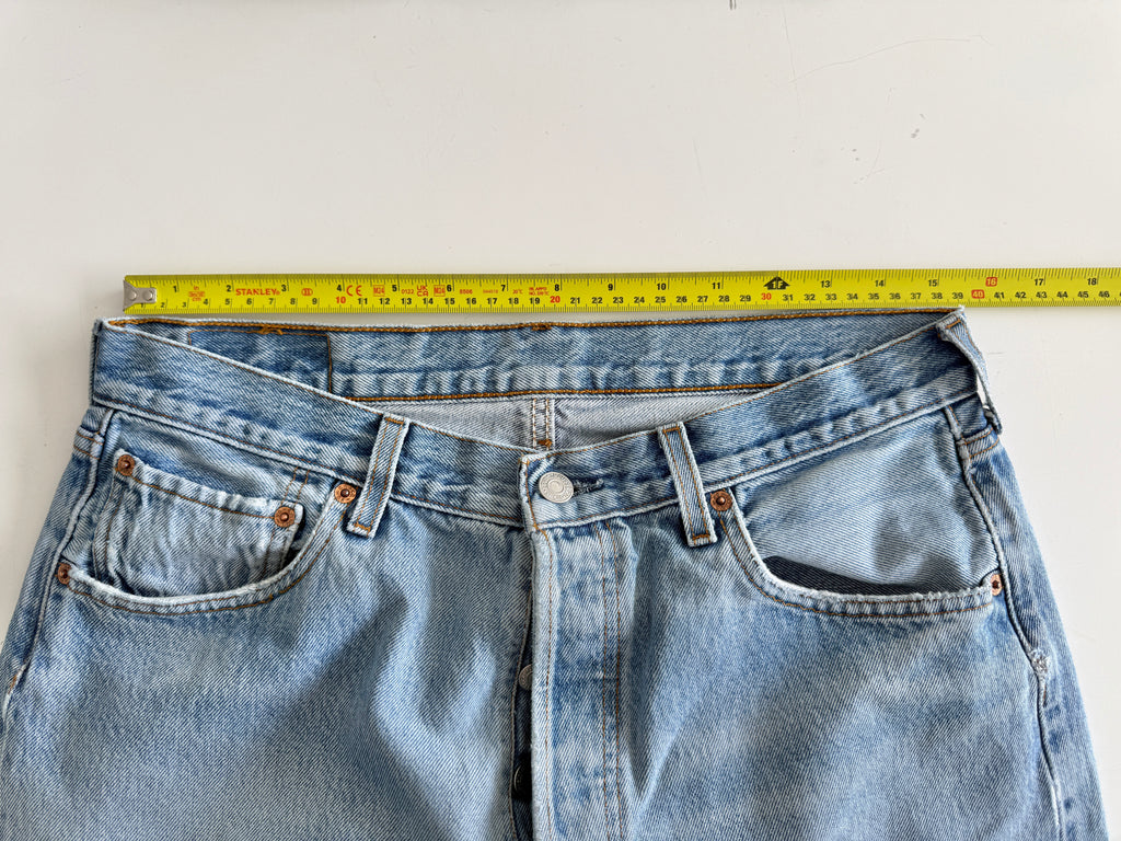 W31 L30 vintage Levis 501 30/31” measured light blue denim faded blue y2k levi’s 501s