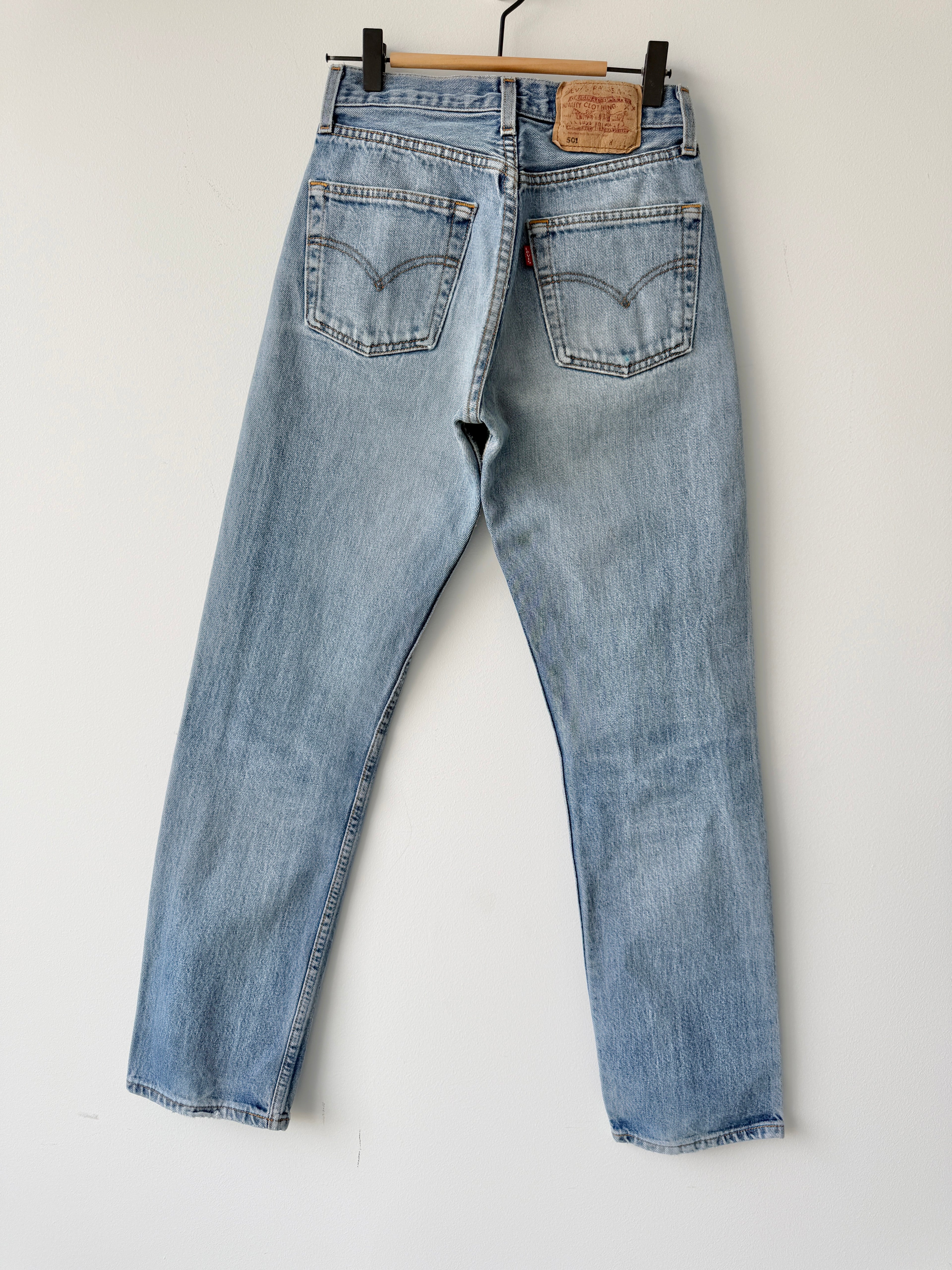 W25 L30 vintage Levis 501 24/25” measured unique faded blue denim 90s Levi’s 501s