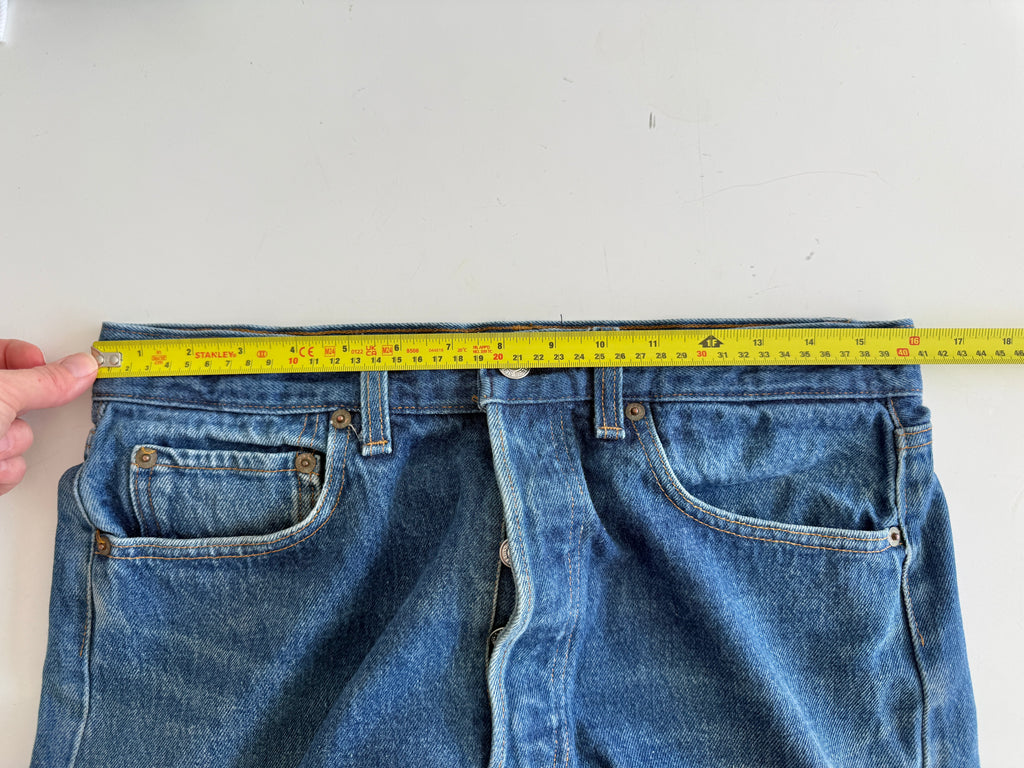 W31 L26 vintage Levis 501 0115 dark blue 30/31” measured waist 501s 80s USA