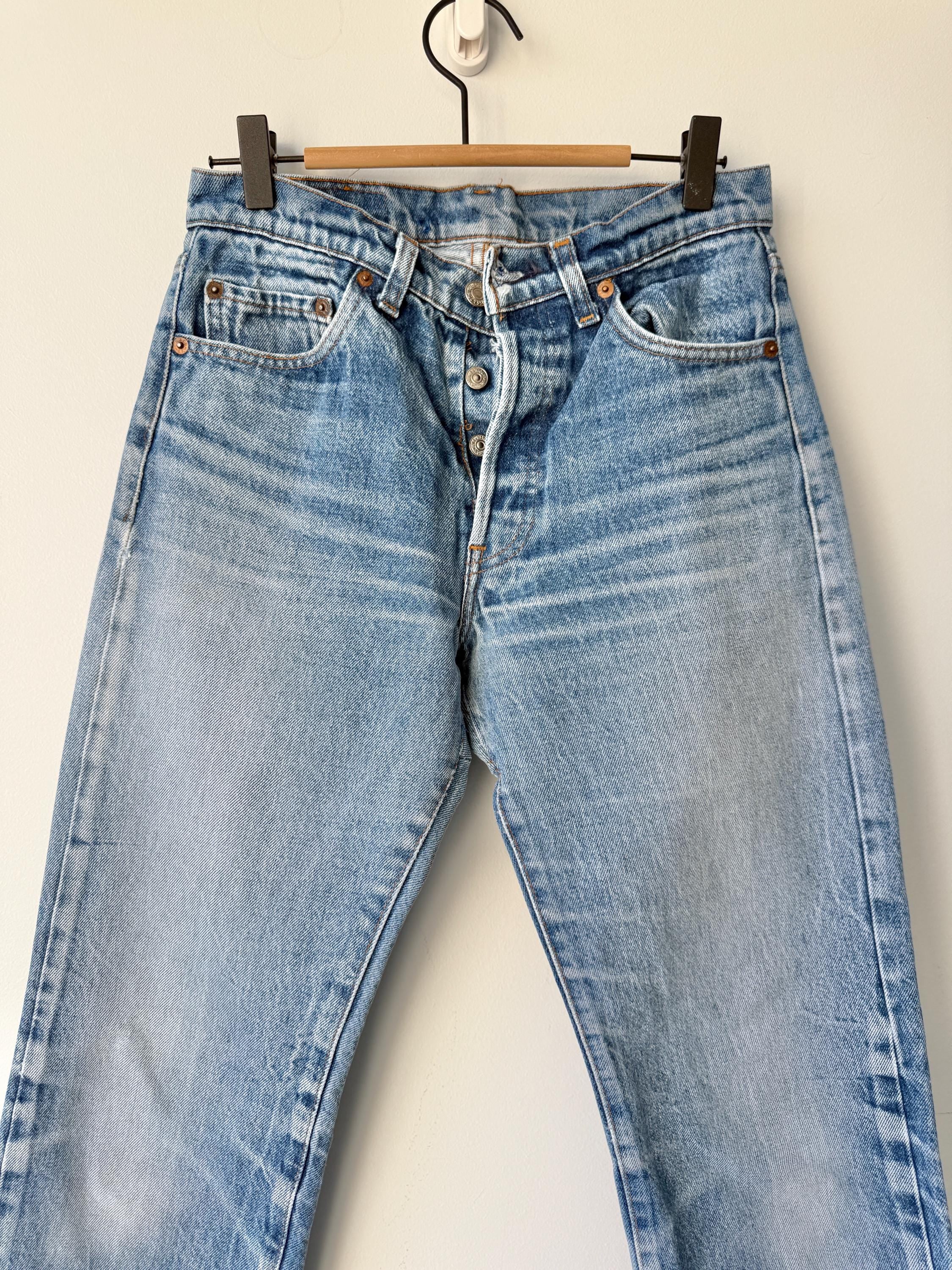 W27 L28 vintage Levis 501 27” measured whiskers faded dark blue made in 80s