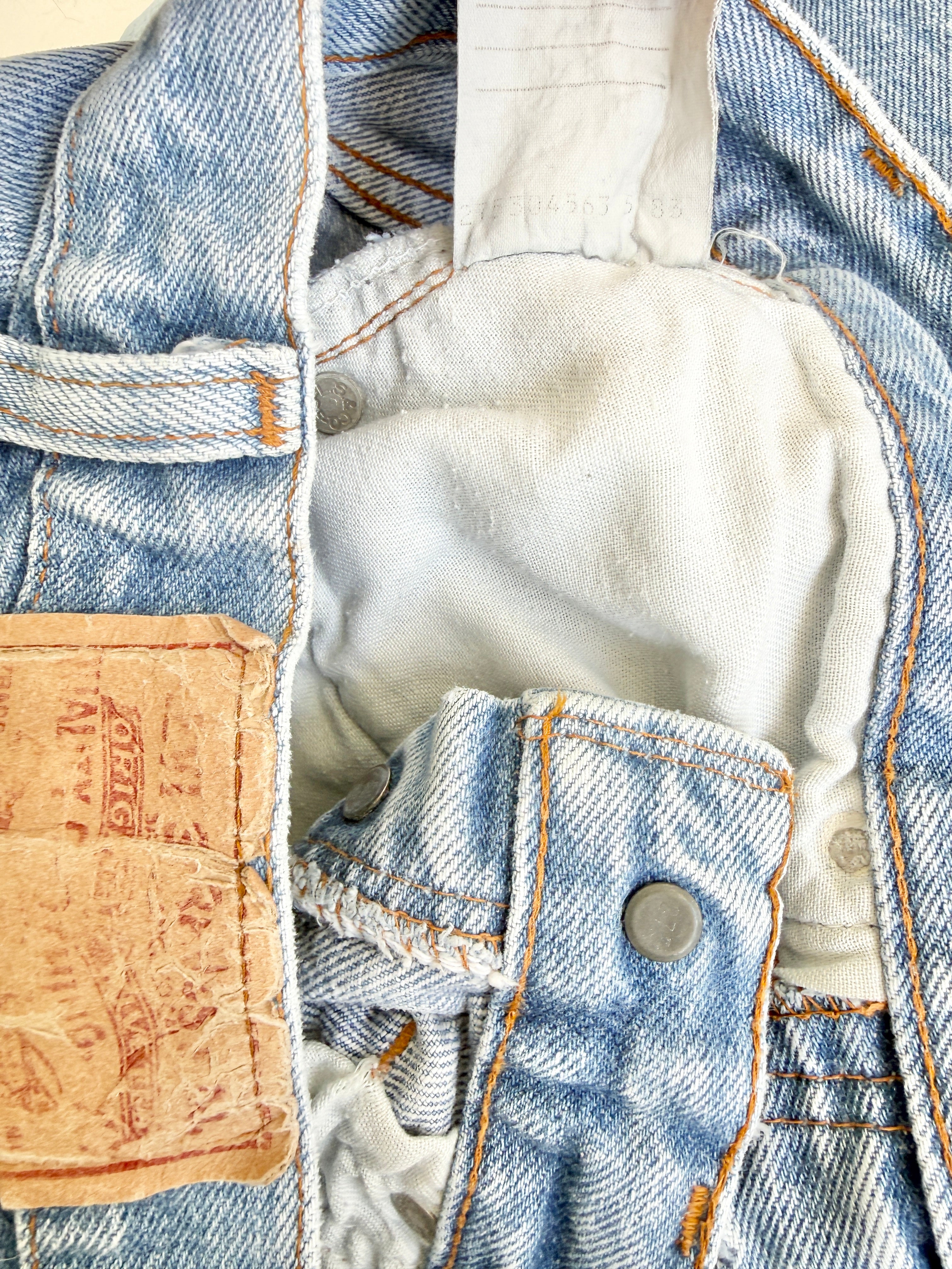 W24 L28 vintage Levis 501 24” light blue Levi’s 501s 80s