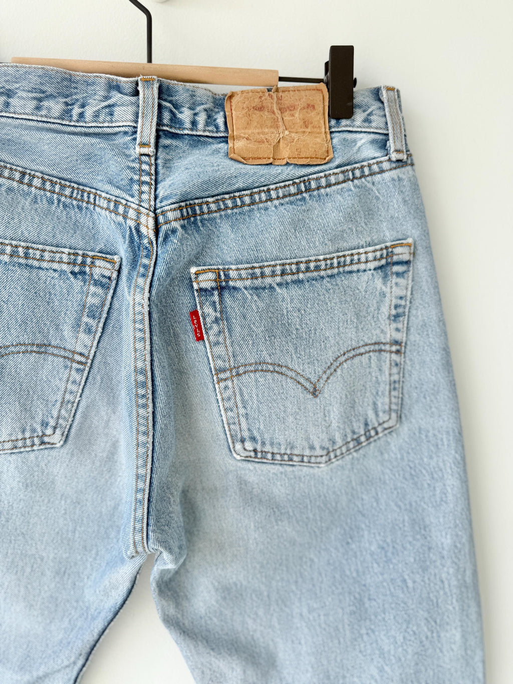 W29 L23 Levis 501 vintage 28-29” measured waist faded light blue 80s-90s made in France
