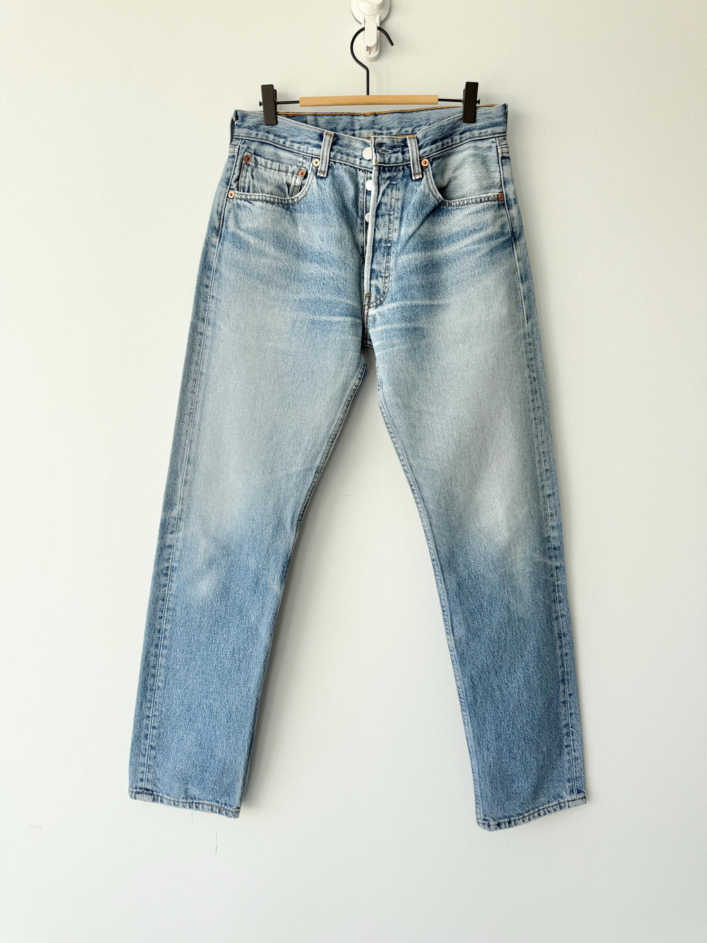 W29 L30 vintage Levis 501 28-29” measured waist faded medium blue made in y2k