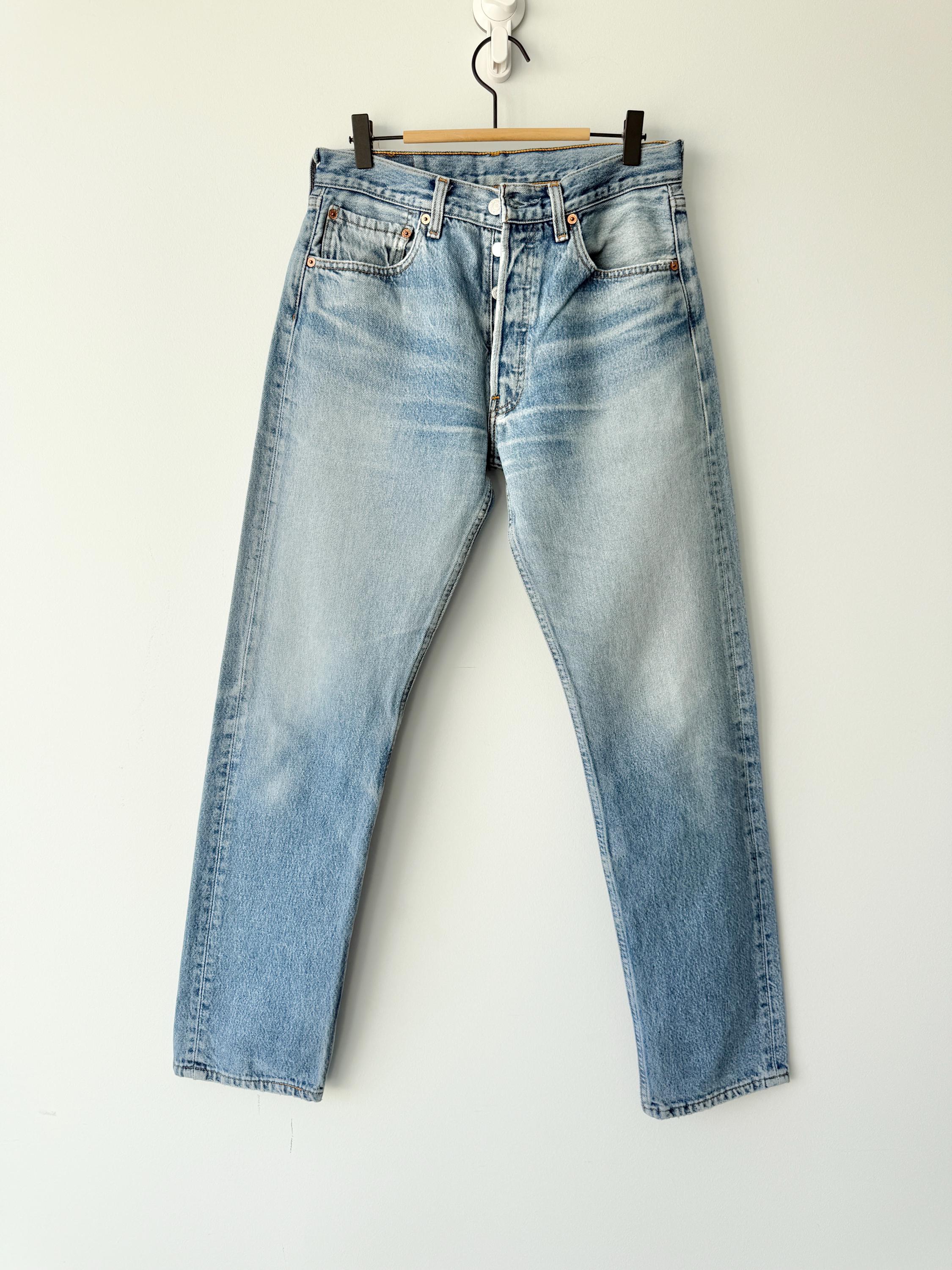 W29 L30 vintage Levis 501 28-29” measured waist faded medium blue made in y2k
