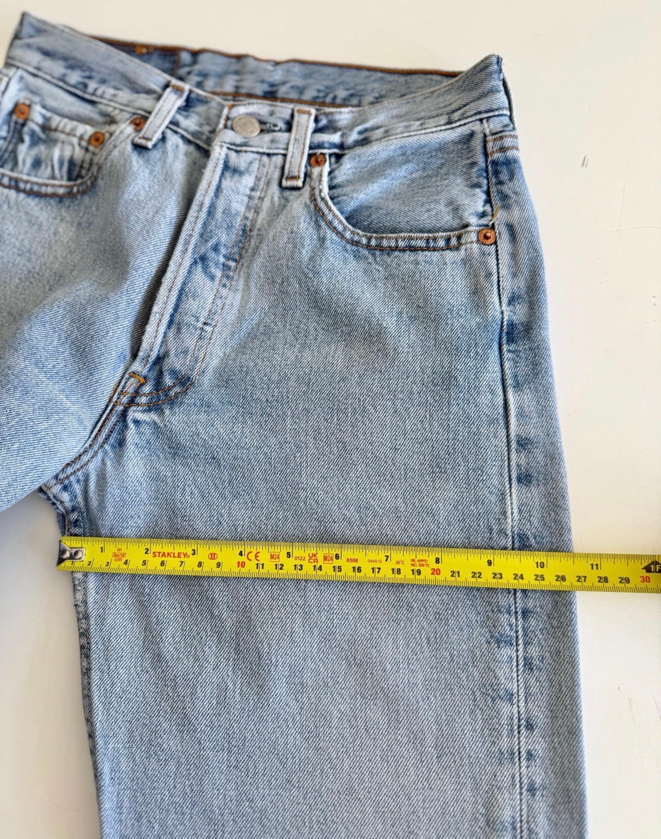 W25 L31 vintage Levis 501 24-25” measured light blue made in 90s -Stephanie