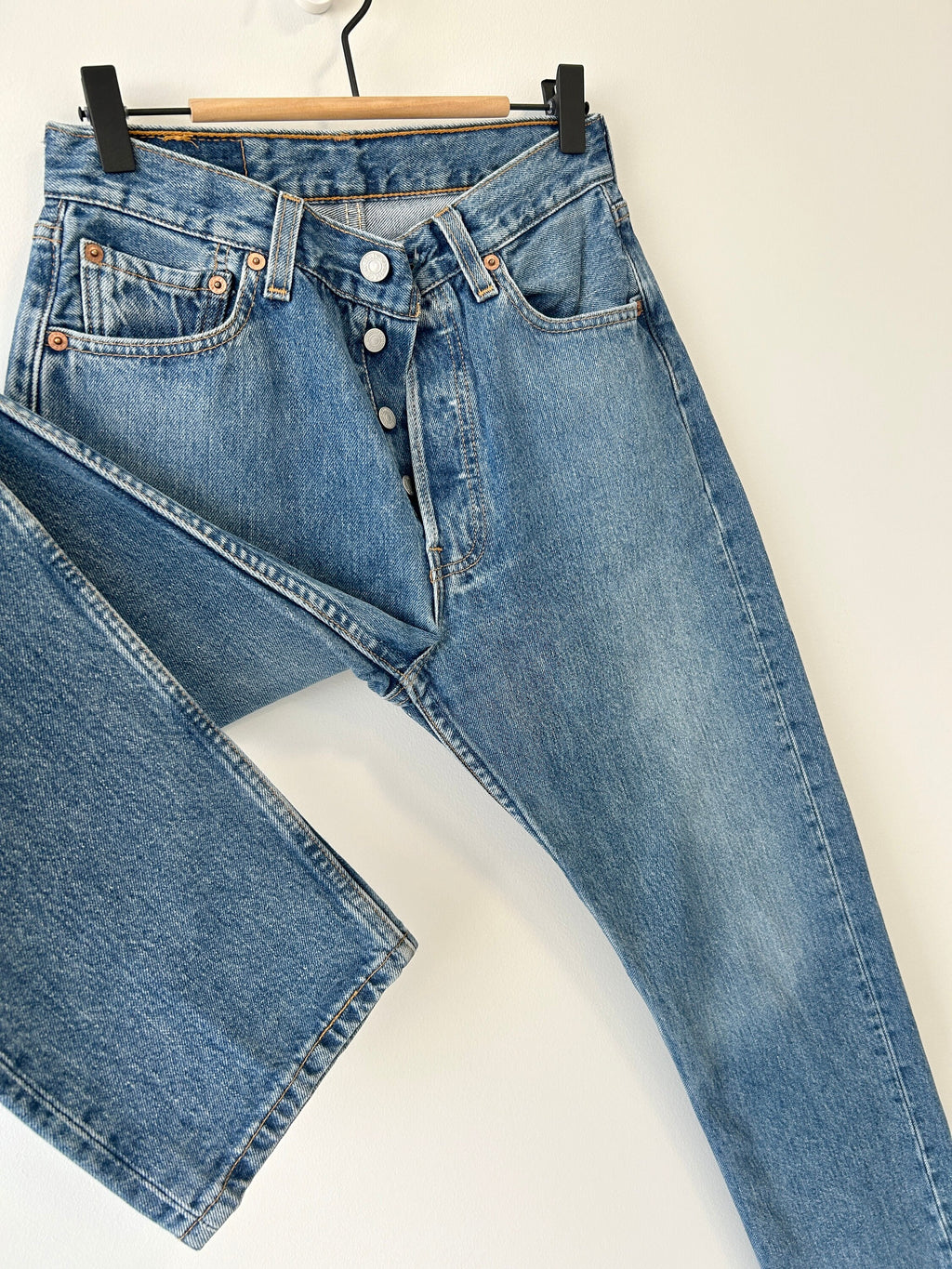 Levis 501 vintage w26 L31 Levi’s 501 medium blue 90s Levi’s USA blue faded blue straight leg blue 501 vintage blue 501 worn vintage Levi’s