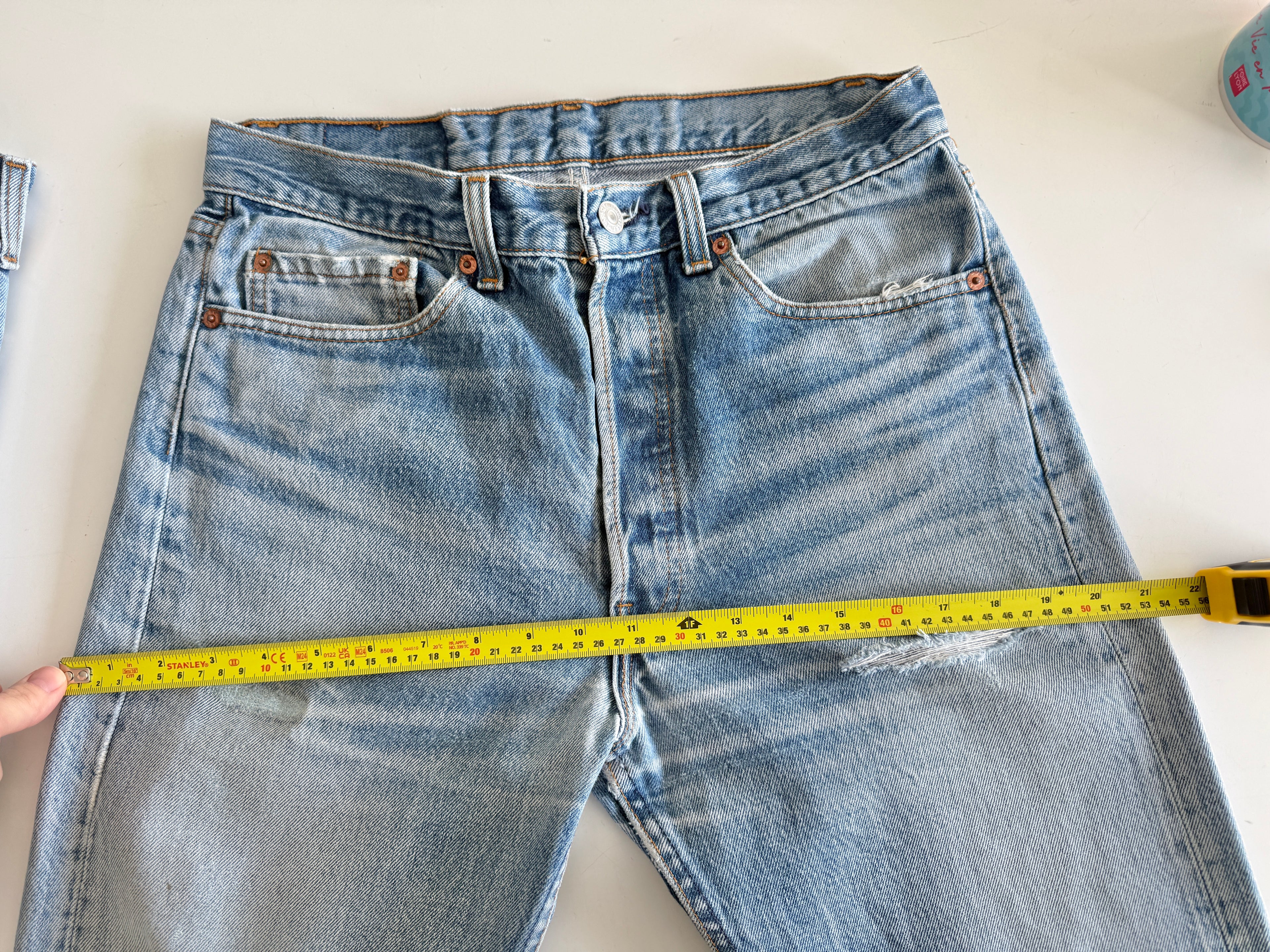 W30 L31 vintage Levis 501 29-30” measured dark whiskers faded blue 90s USA Levi’s 501s