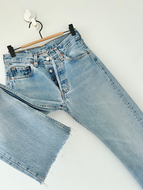 Levis 501 vintage w26 L24 Levi’s medium blue faded straight leg 90s 501 vintage Levi’s 501 made in USA