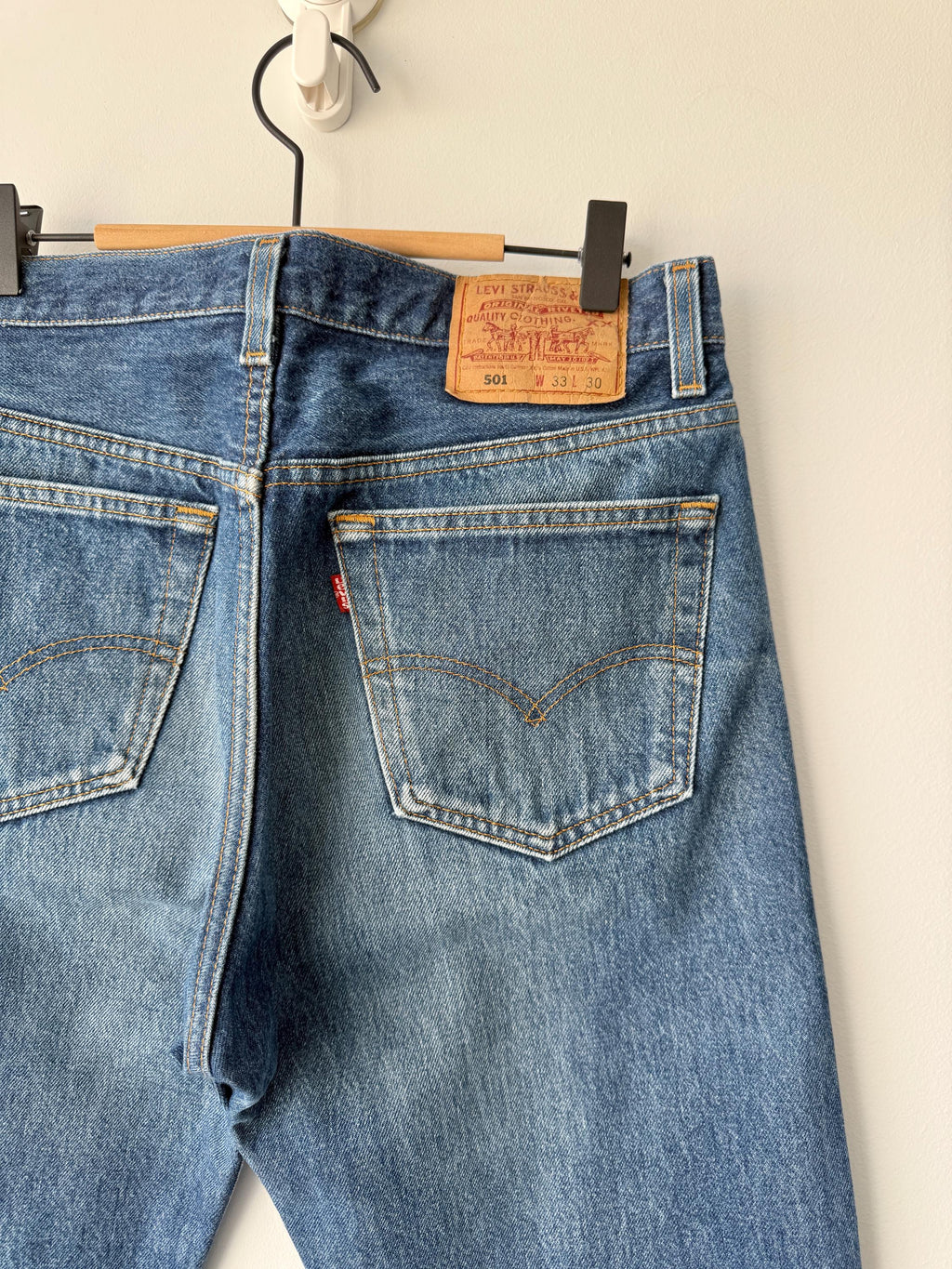 W31 L30 Levis 501 vintage 30-31” measured waist dark blue made in USA 90s