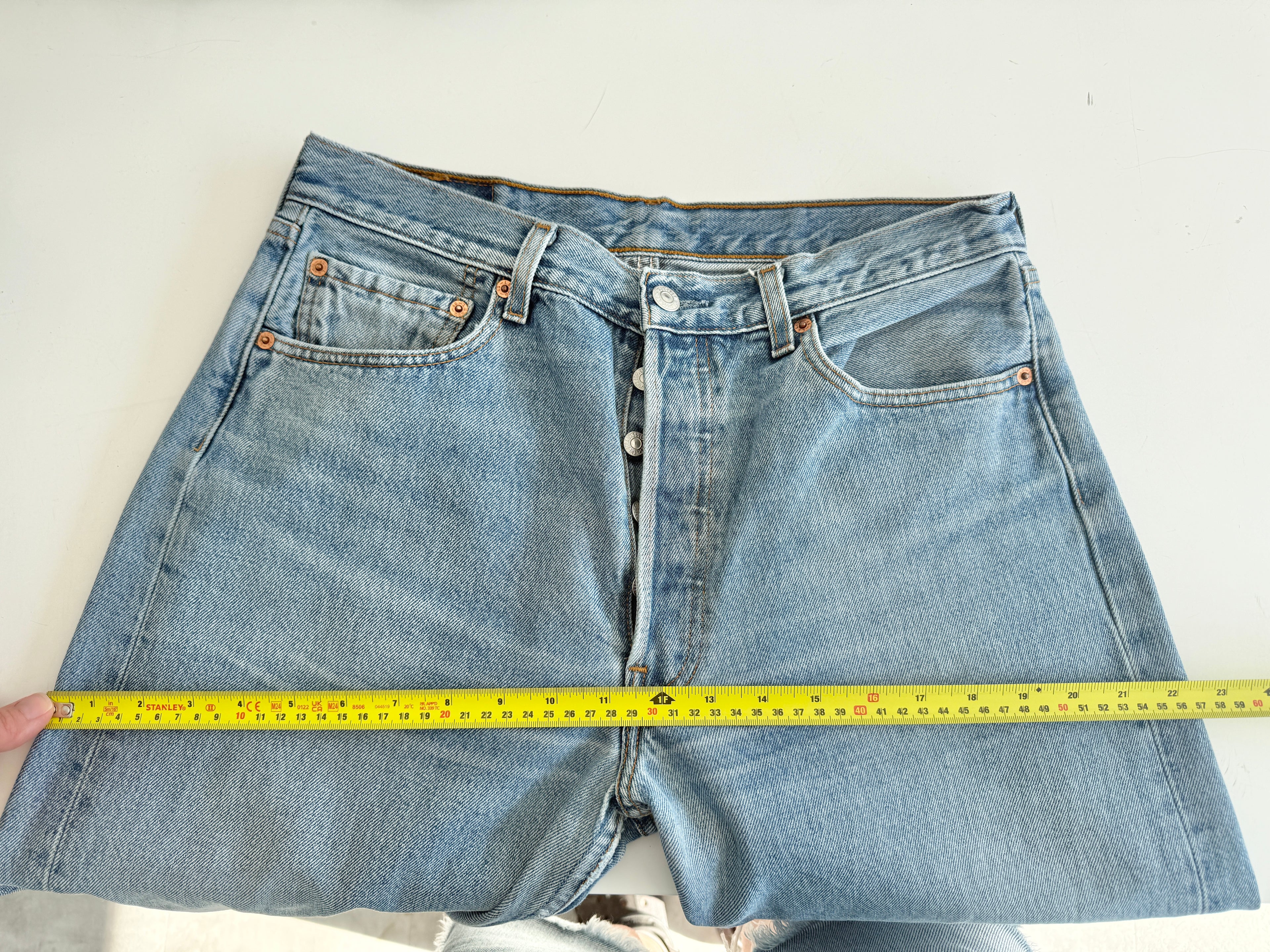W31 L29 vintage Levis 501 30/31” measured waist medium faded blue wallet mark Y2K 501s