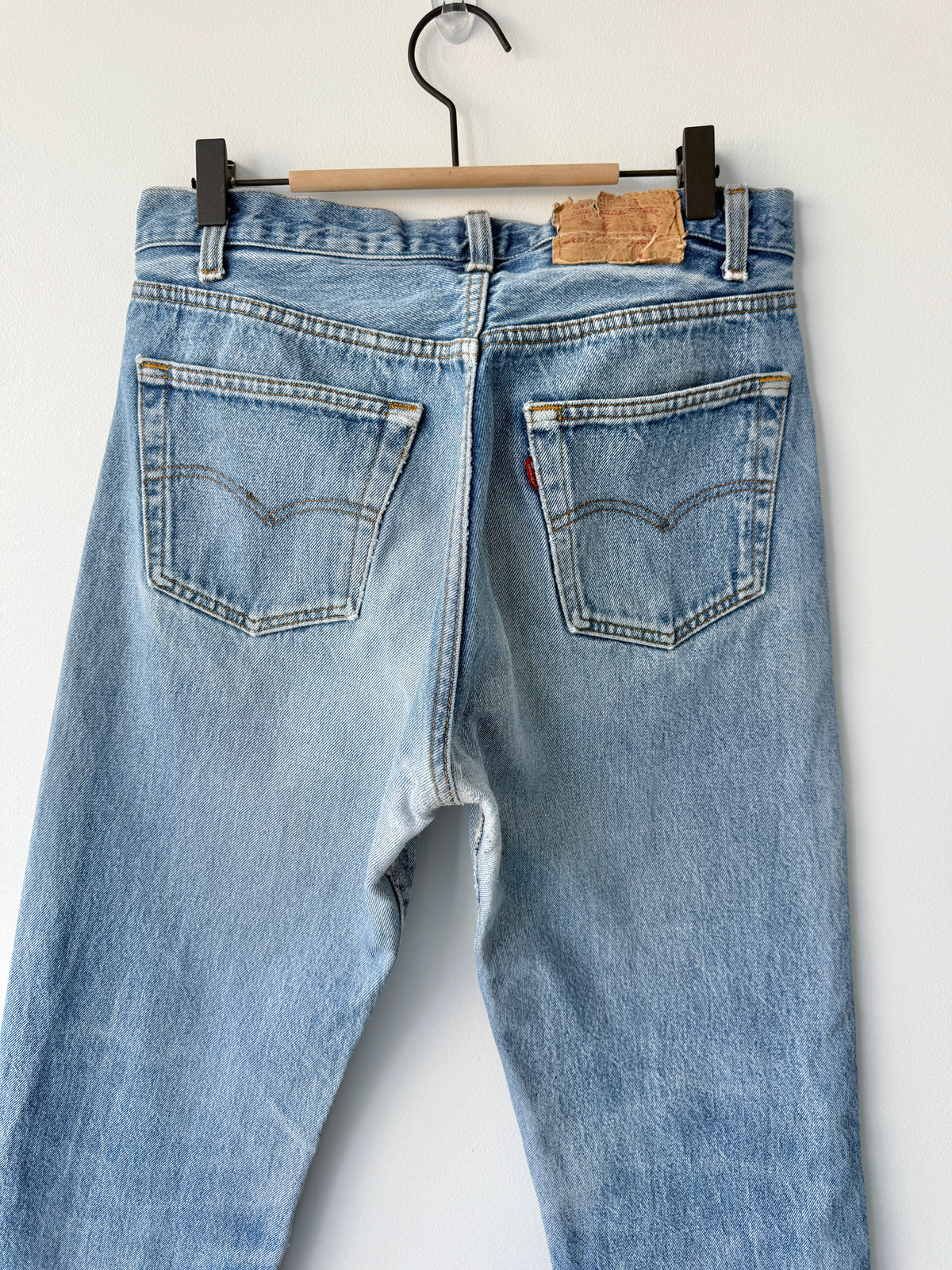 W31 L29 vintage Levis 501 medium blue 30/31” measured waist 501s 80s USA