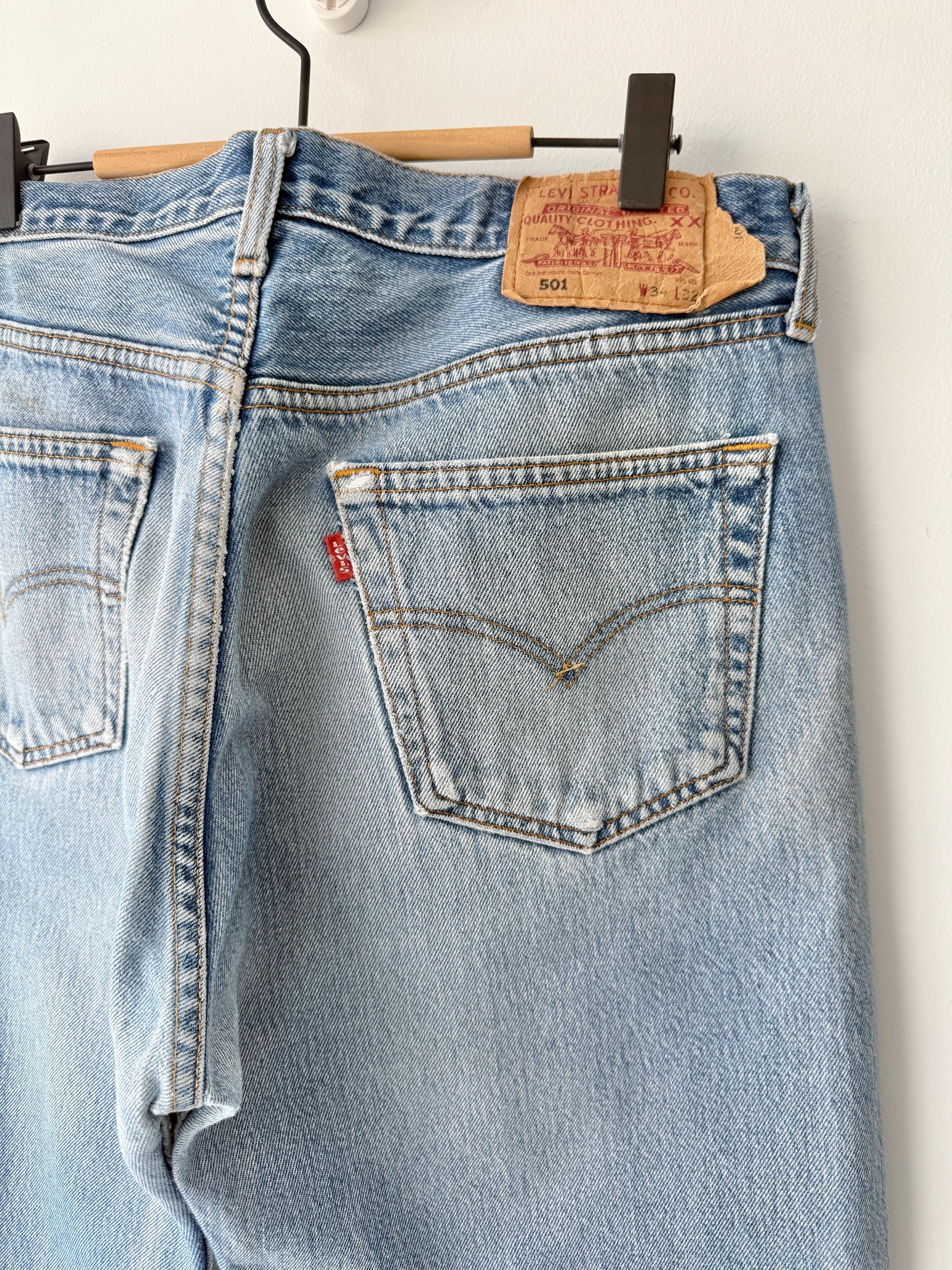 W33 L31 Levis 501 vintage 33” measured waist medium blue made in y2k