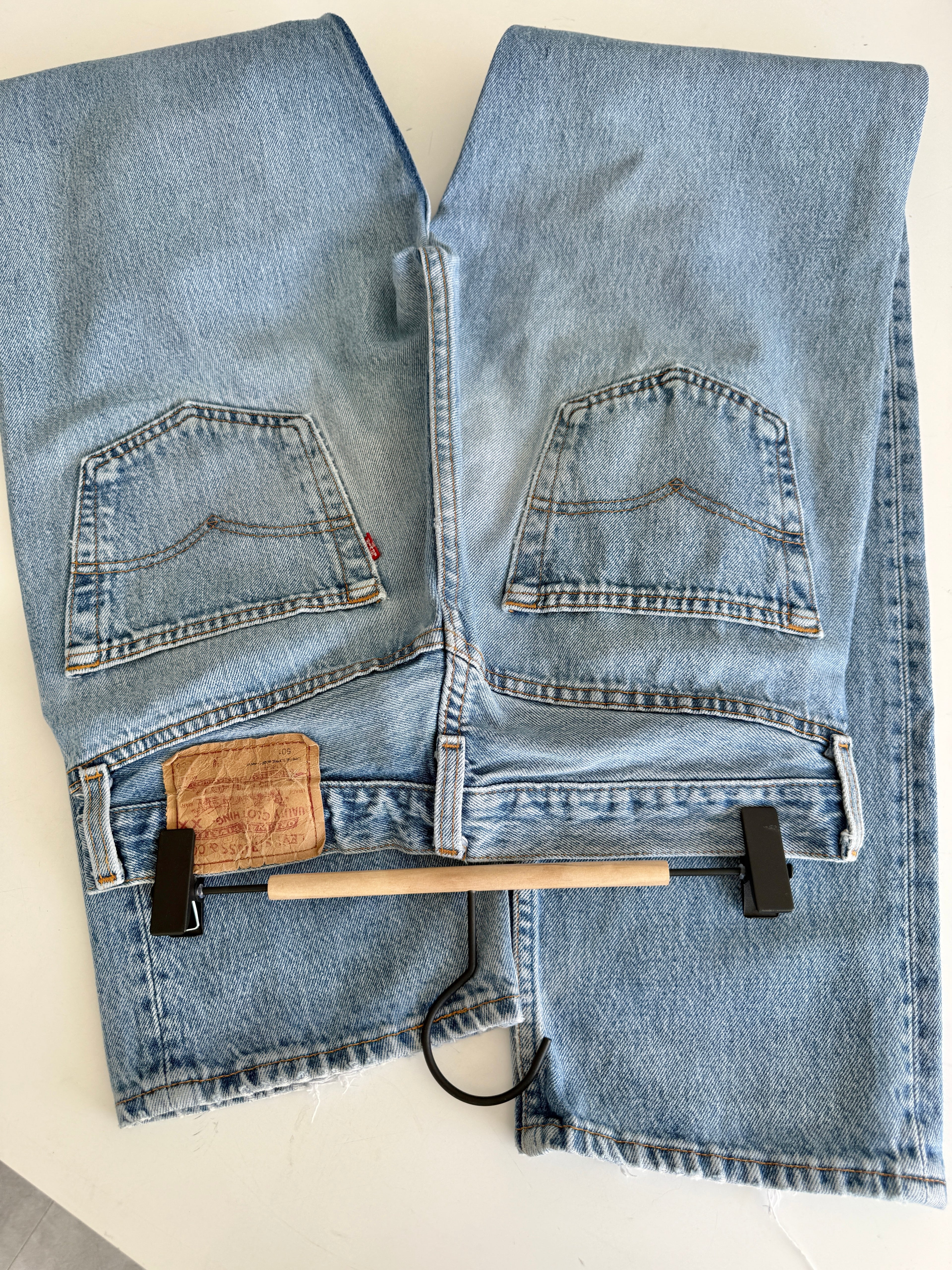 W29 L34 vintage Levis 501 29” measured medium light blue faded 90s denim Levi’s 501s USA