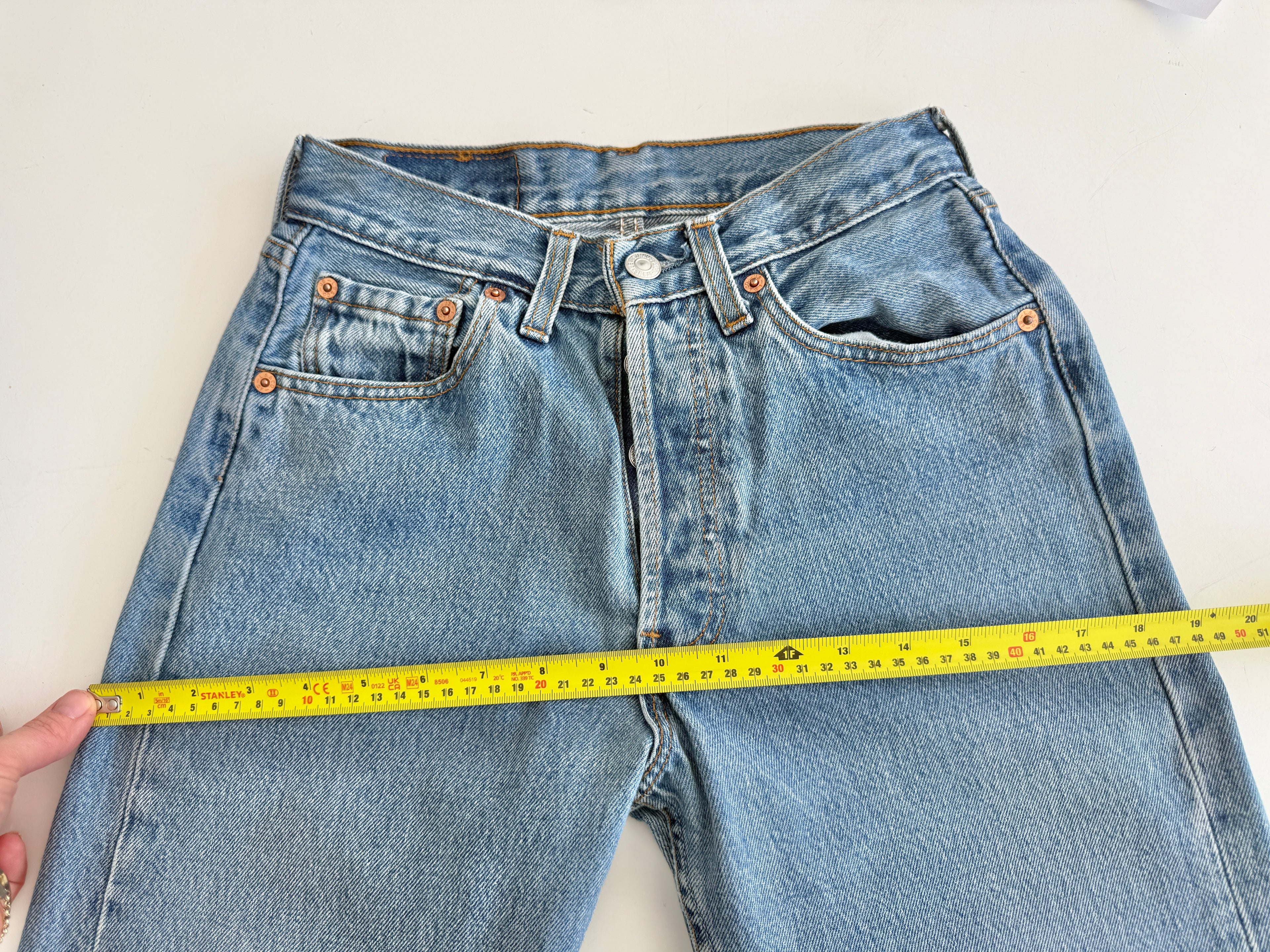 W24 L30 vintage Levis 501 23/24” medium blue Levi’s 501s