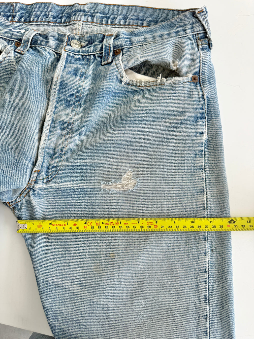 W31 L29 vintage Levis 501s 30/31” medium light blue denim Levi’s 501s 80s USA