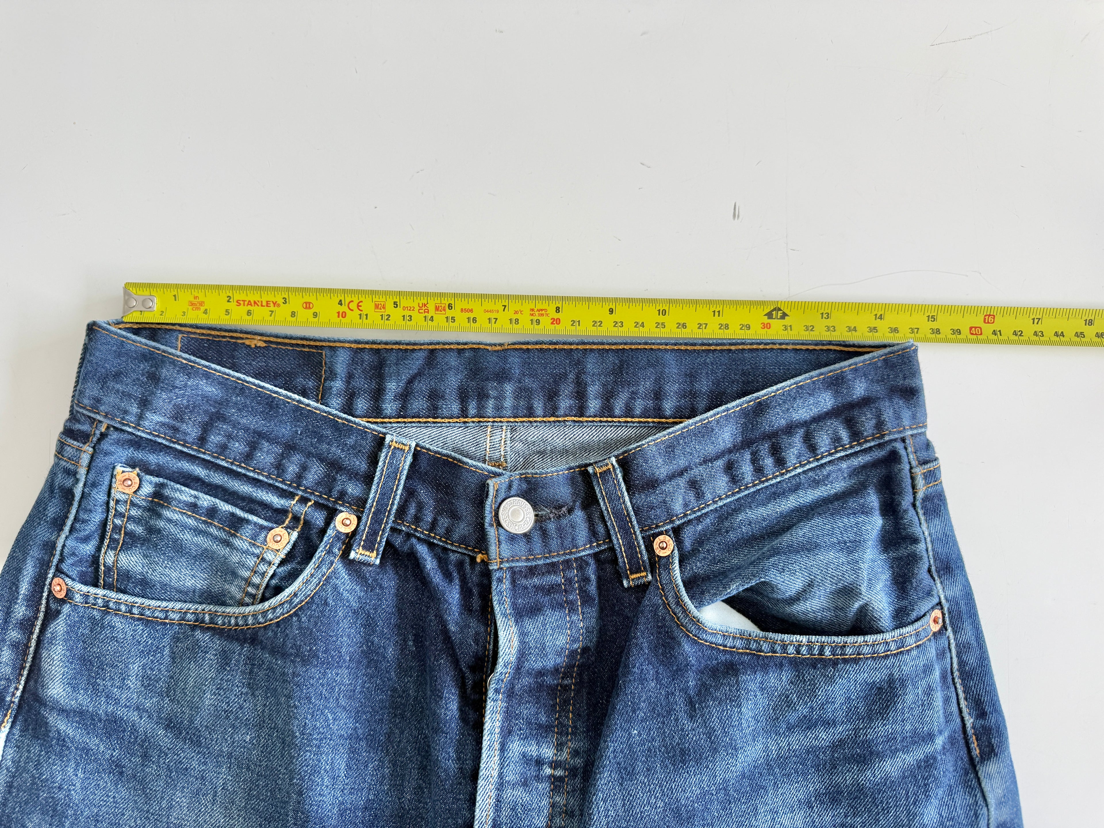 W30 L29 vintage Levis 501 29/30” dark blue Levi’s 501s Y2K