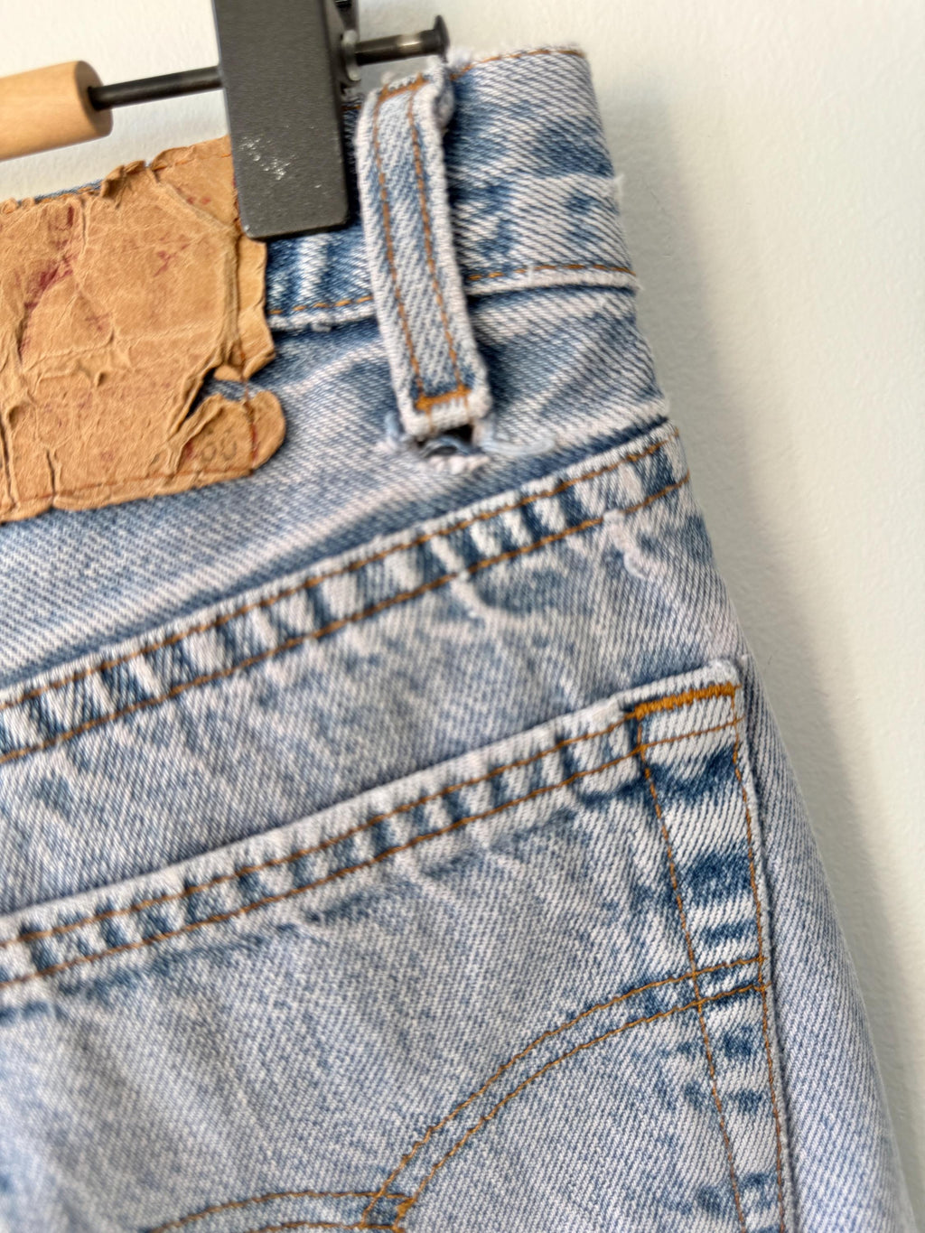 W27 L30 vintage Levis 501 26-27” measured light blue made in 80s USA