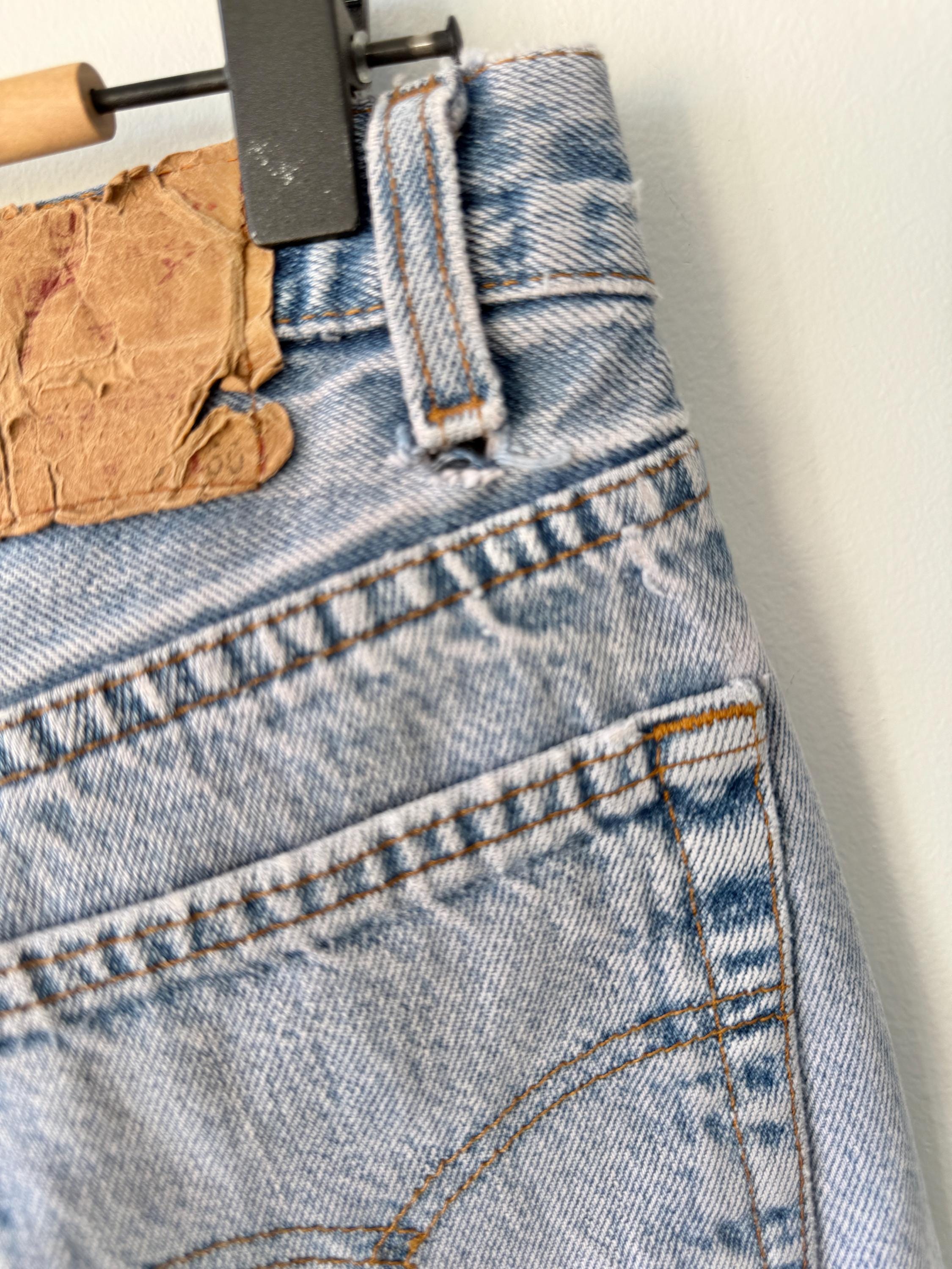 W27 L30 vintage Levis 501 26-27” measured light blue made in 80s USA