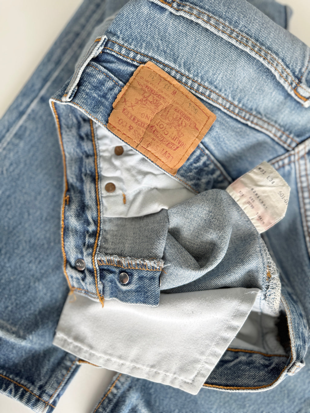 Soft W29 L34 vintage Levis 501 28/29” measured unique faded blue denim 90s USA Levi’s 501s