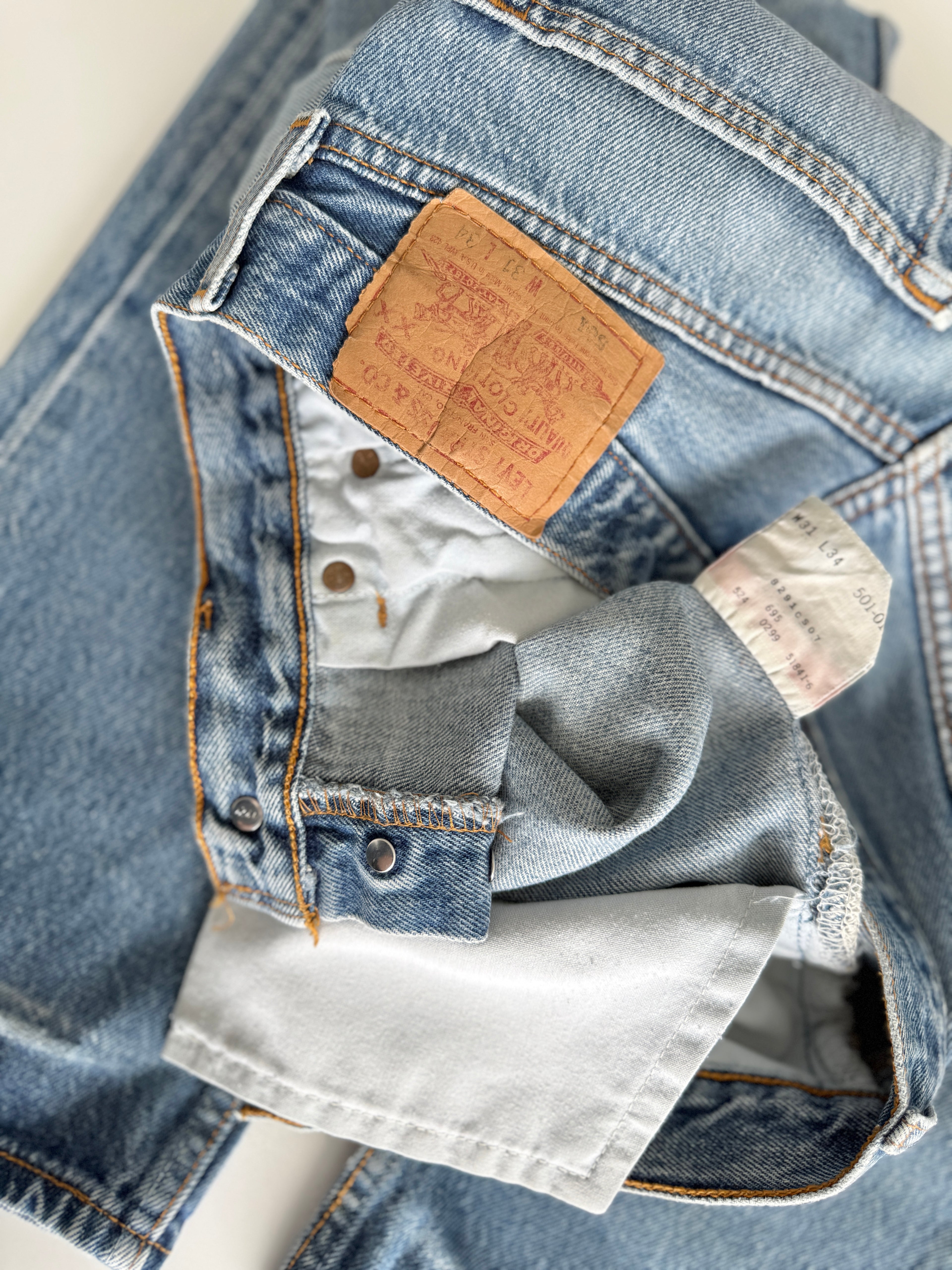 Soft W29 L34 vintage Levis 501 28/29” measured unique faded blue denim 90s USA Levi’s 501s
