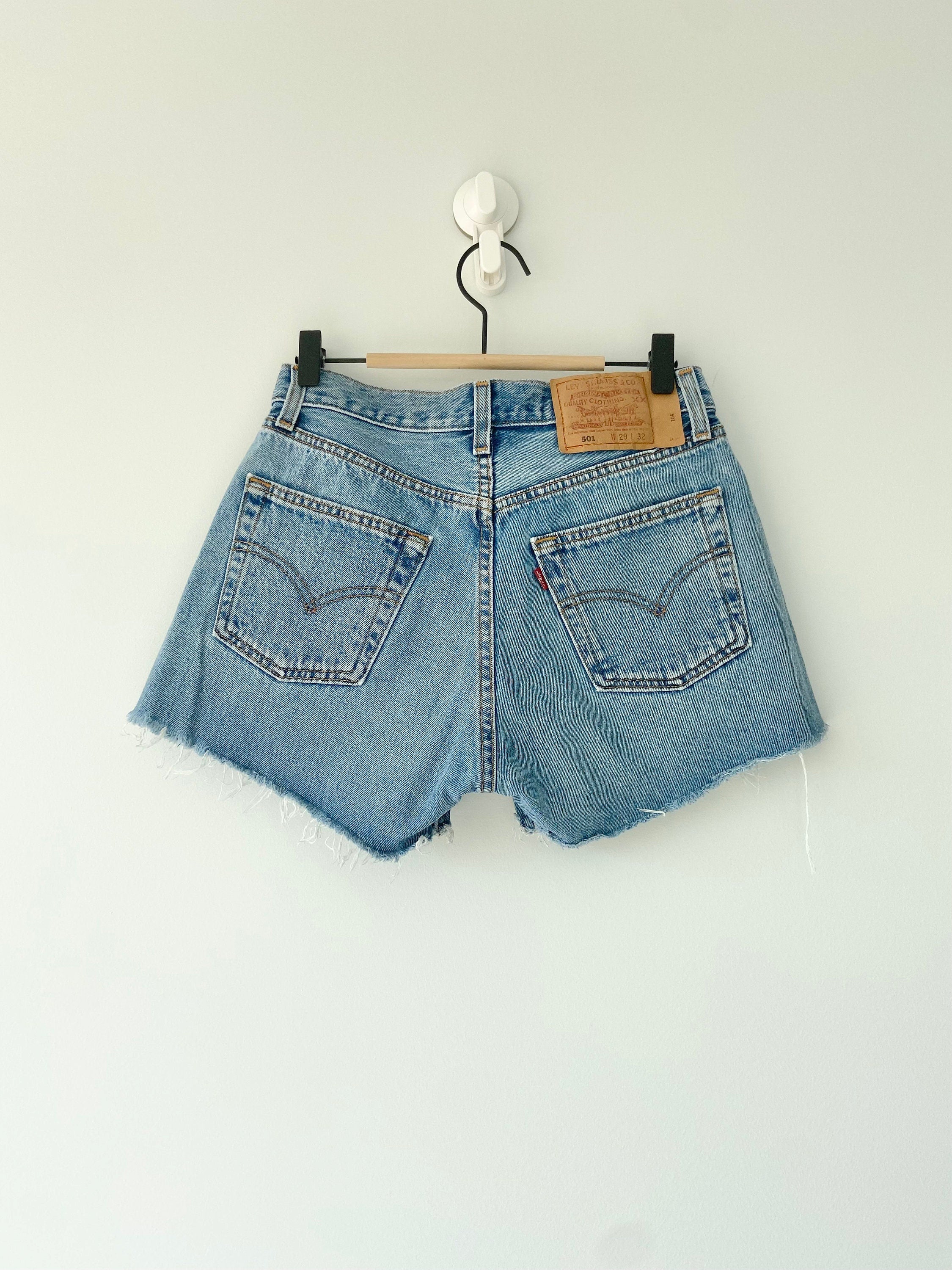 w27 Vintage Levi’s 501 button shorts  medium blue wash