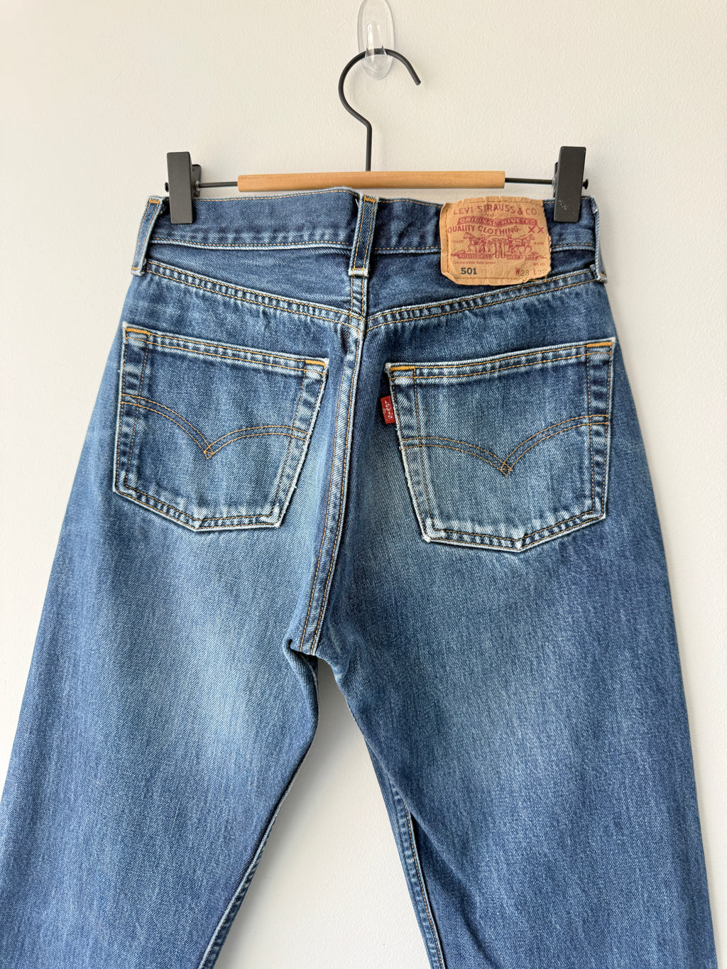 W26 L30 vintage Levis 501 25/26” measured waist dark faded blue 501s Y2K