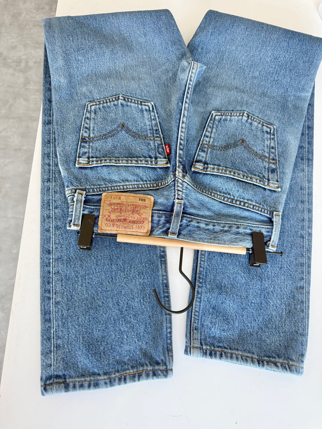 W23 L31 vintage Levis 501 23” measured waist medium darker blue 501s Y2K