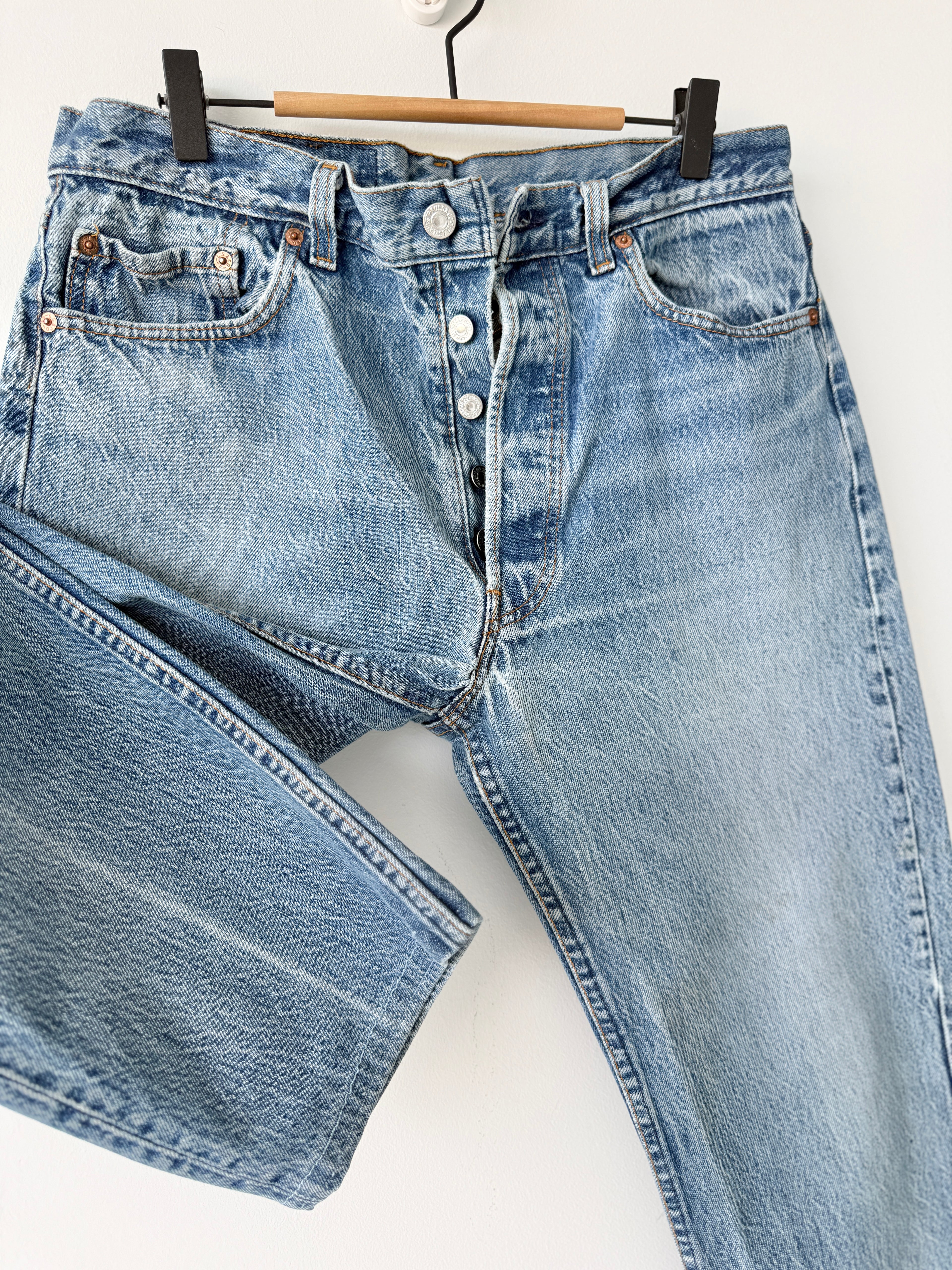 W32 L27 vintage Levis 501 31/32” measured unique faded blue denim 90s USA Levi’s 501s