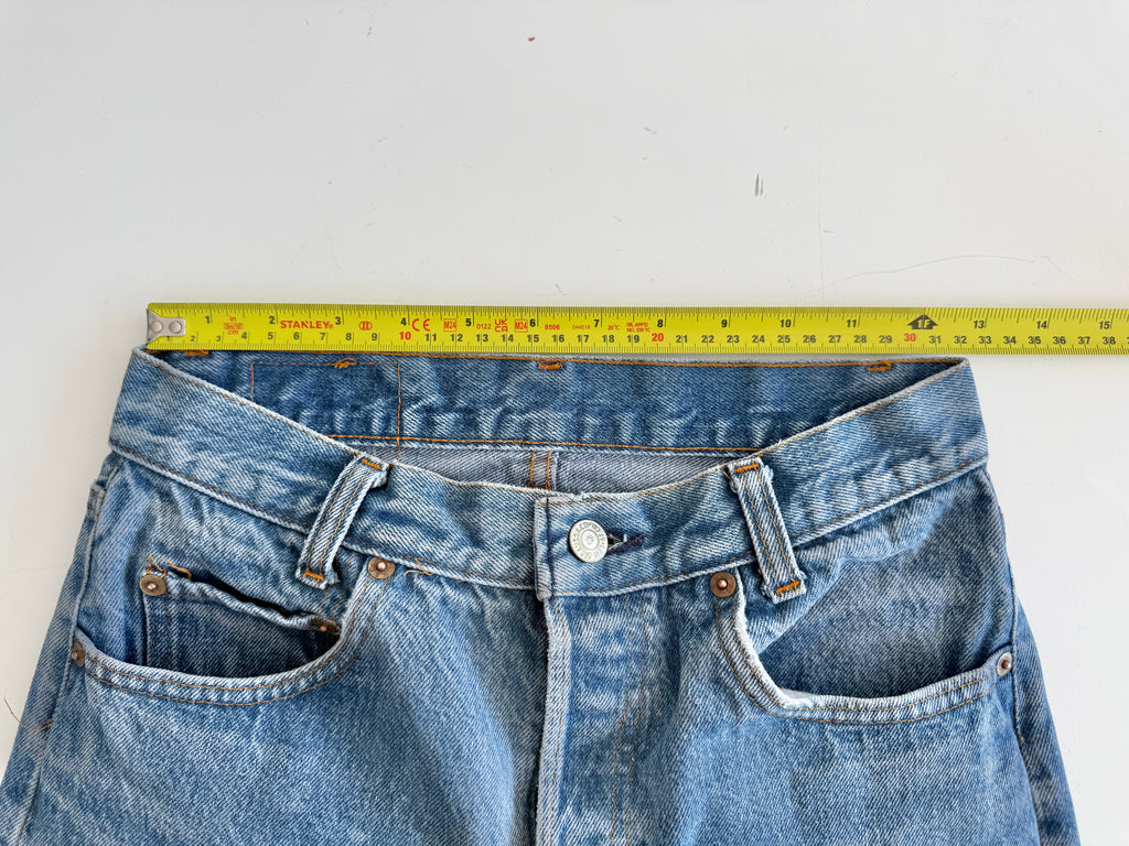 W25 L33 vintage Levis 701 25” measured waist medium blue faded  80s 701s made in USA