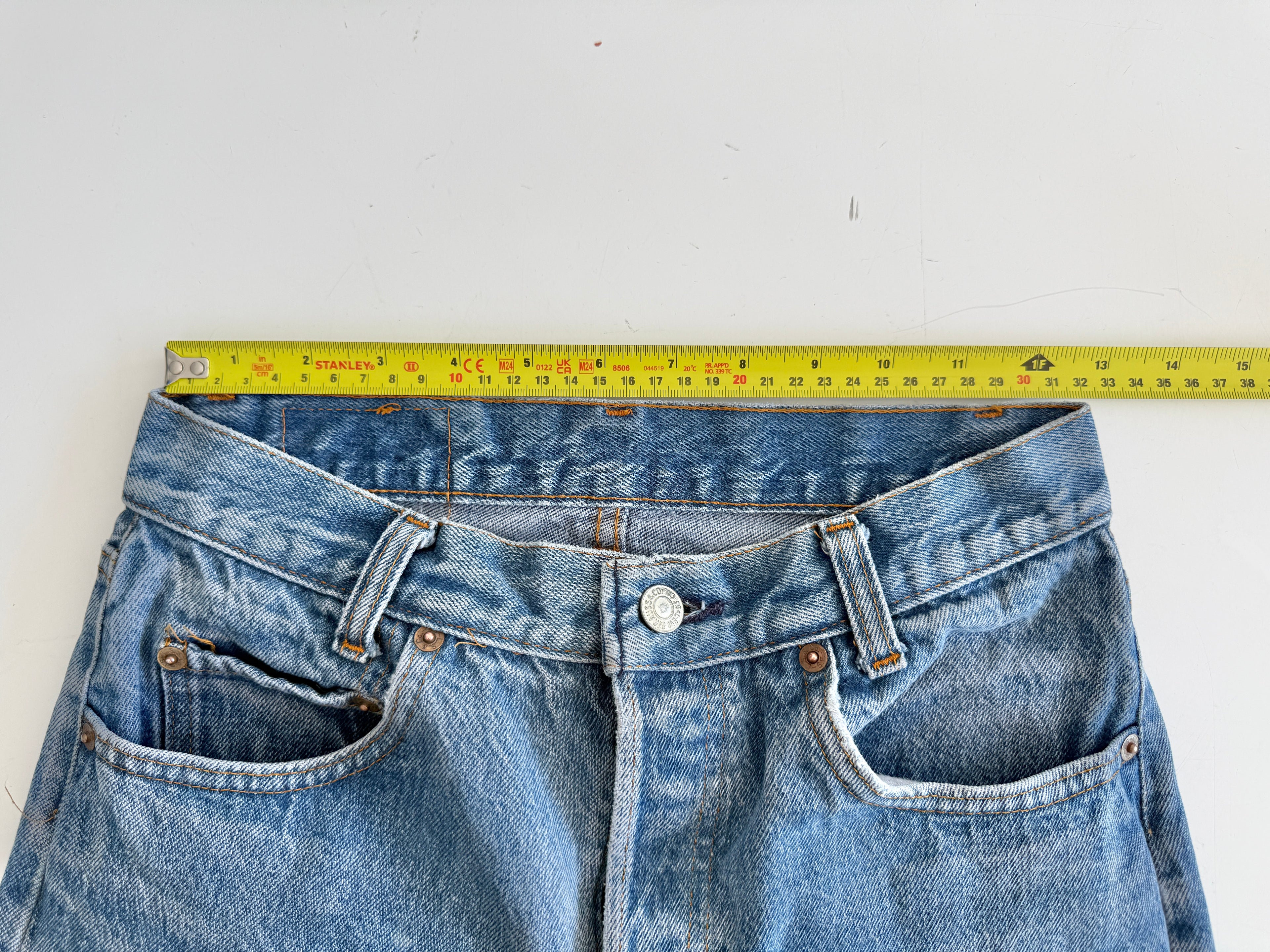 W25 L33 vintage Levis 701 25” measured waist medium blue faded  80s 701s made in USA