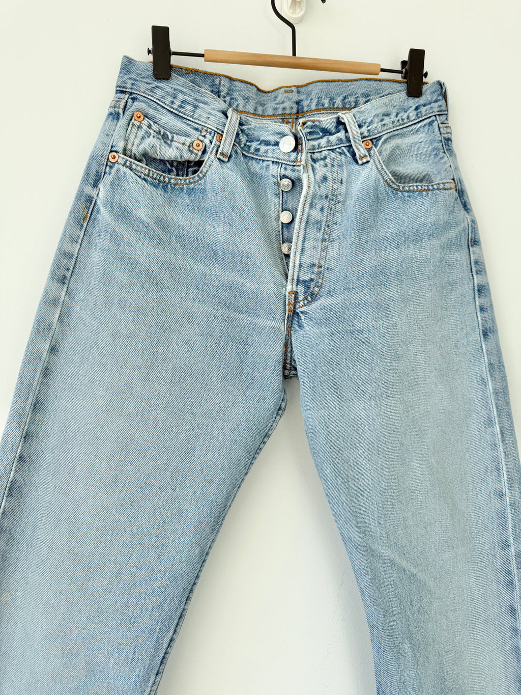 W28 L32 vintage Levis 501 27/28” measured light faded blue denim Levi’s 501s