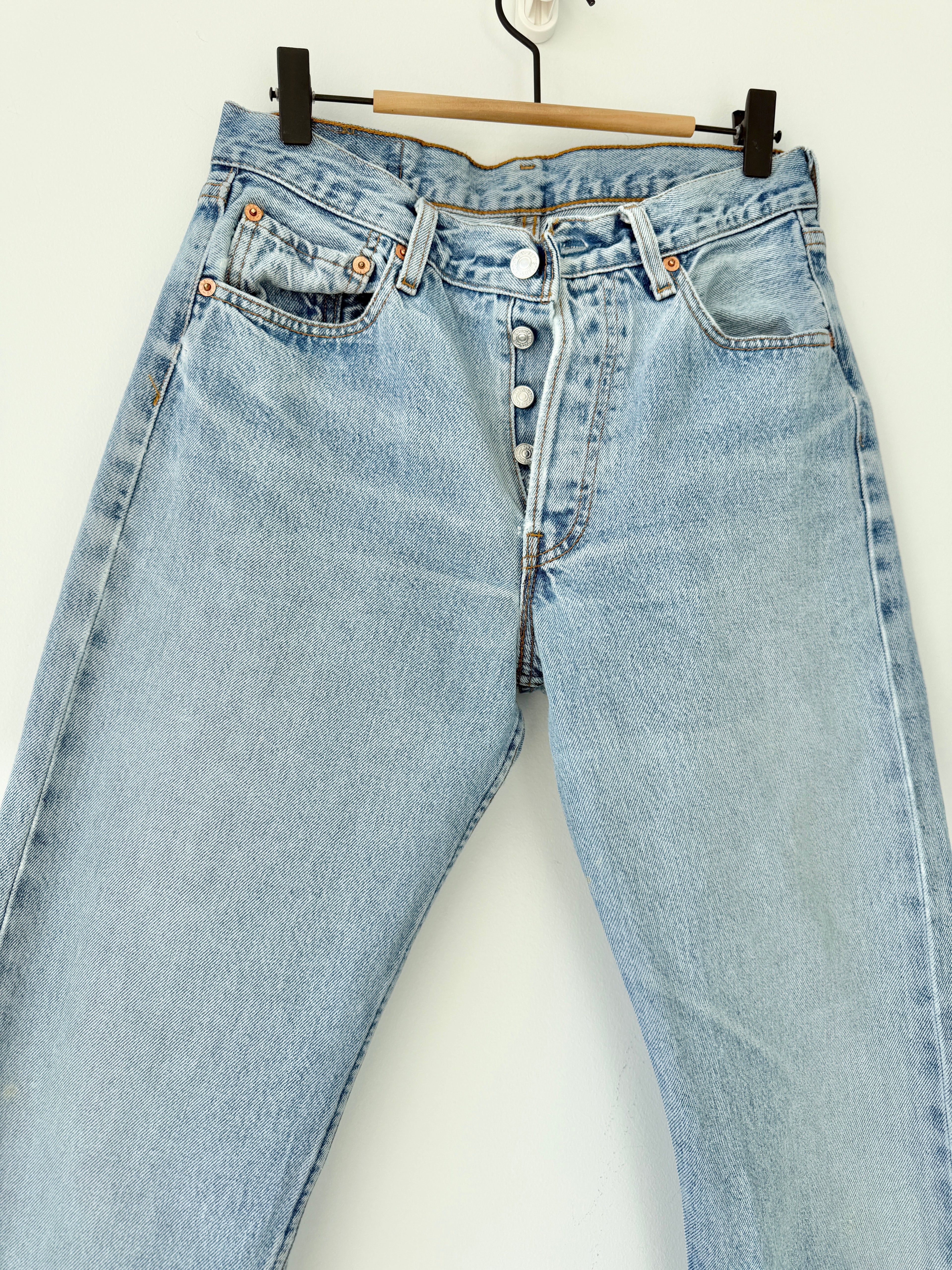 W28 L32 vintage Levis 501 27/28” measured light faded blue denim Levi’s 501s