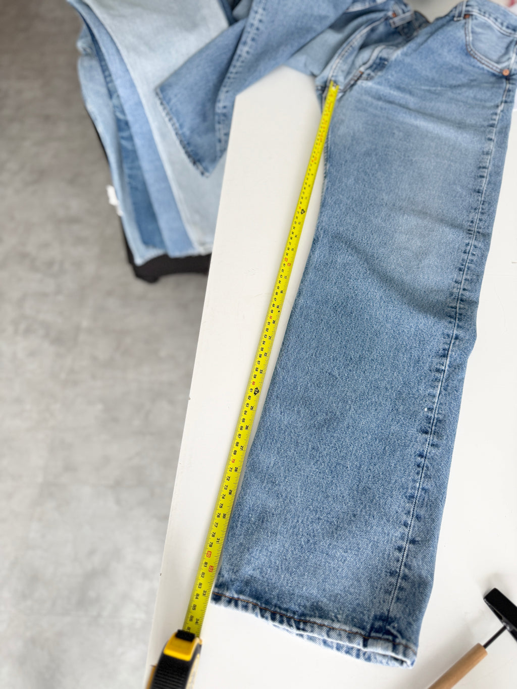 W33 L33 vintage Levis 501 32/33” measured medium blue faded 90s USA Levi’s 501s