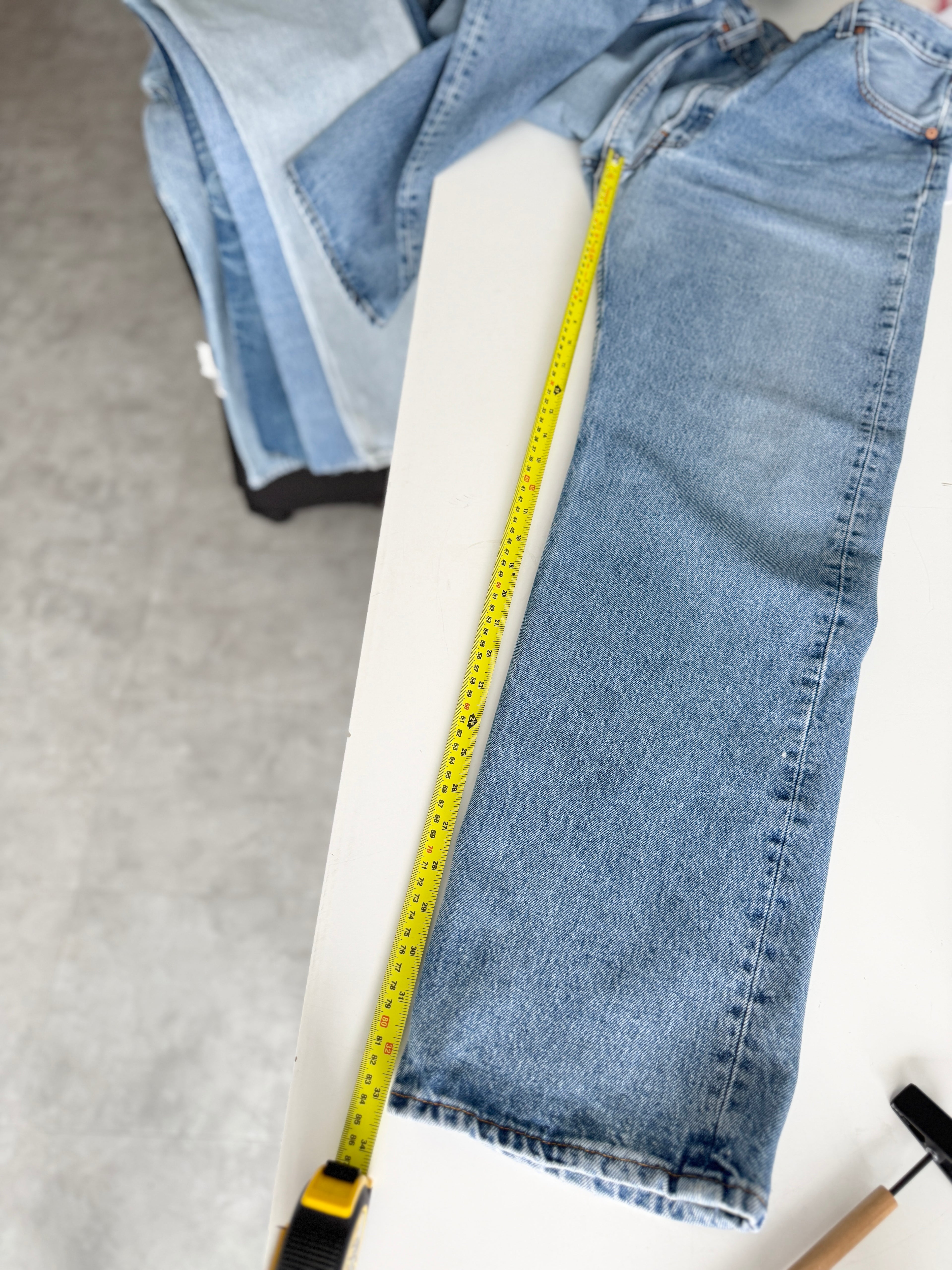 W33 L33 vintage Levis 501 32/33” measured medium blue faded 90s USA Levi’s 501s