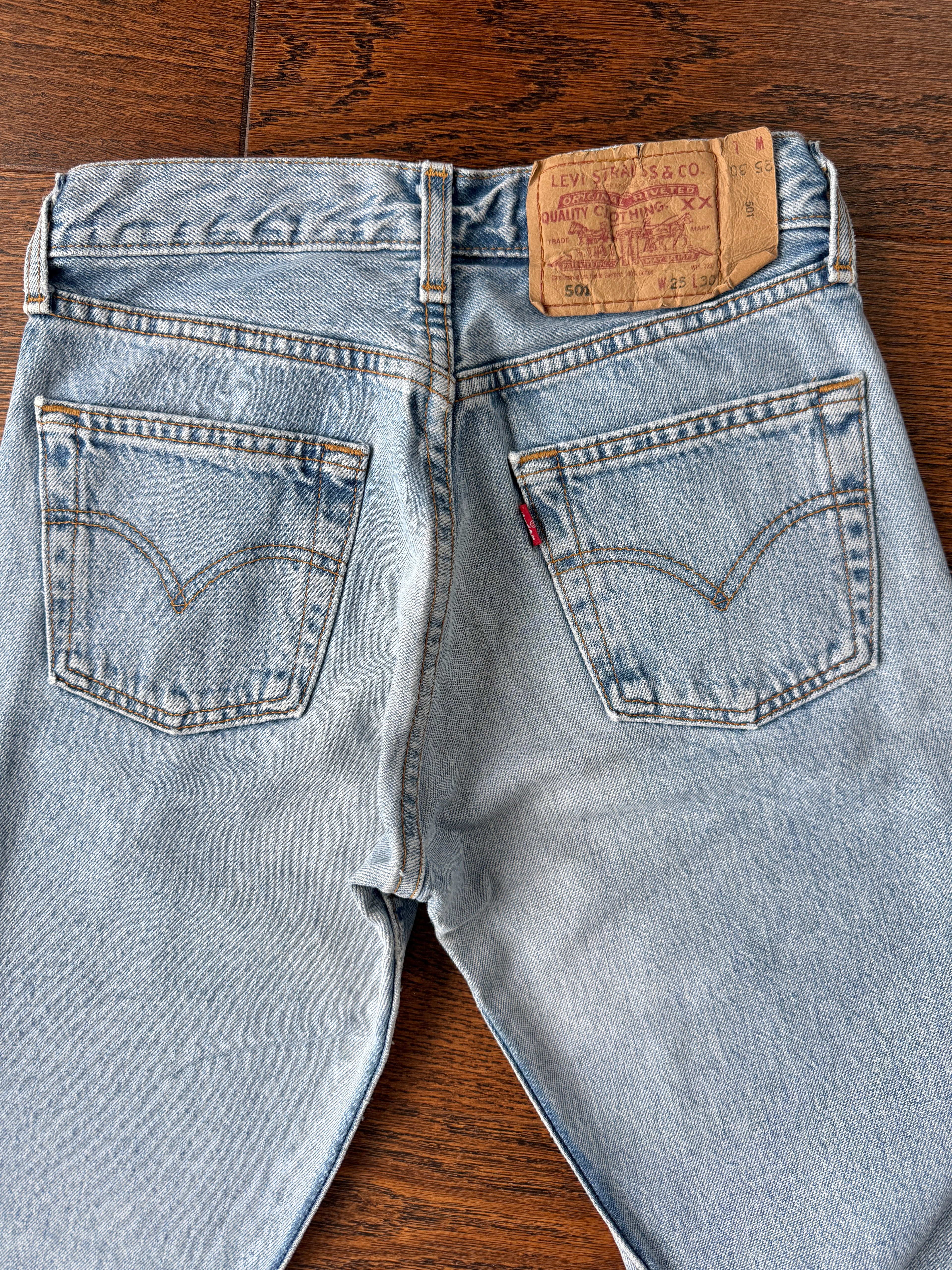 Softer W24 L29 vintage Levis 501 22/24” measured light blue 90s Levi’s 501s