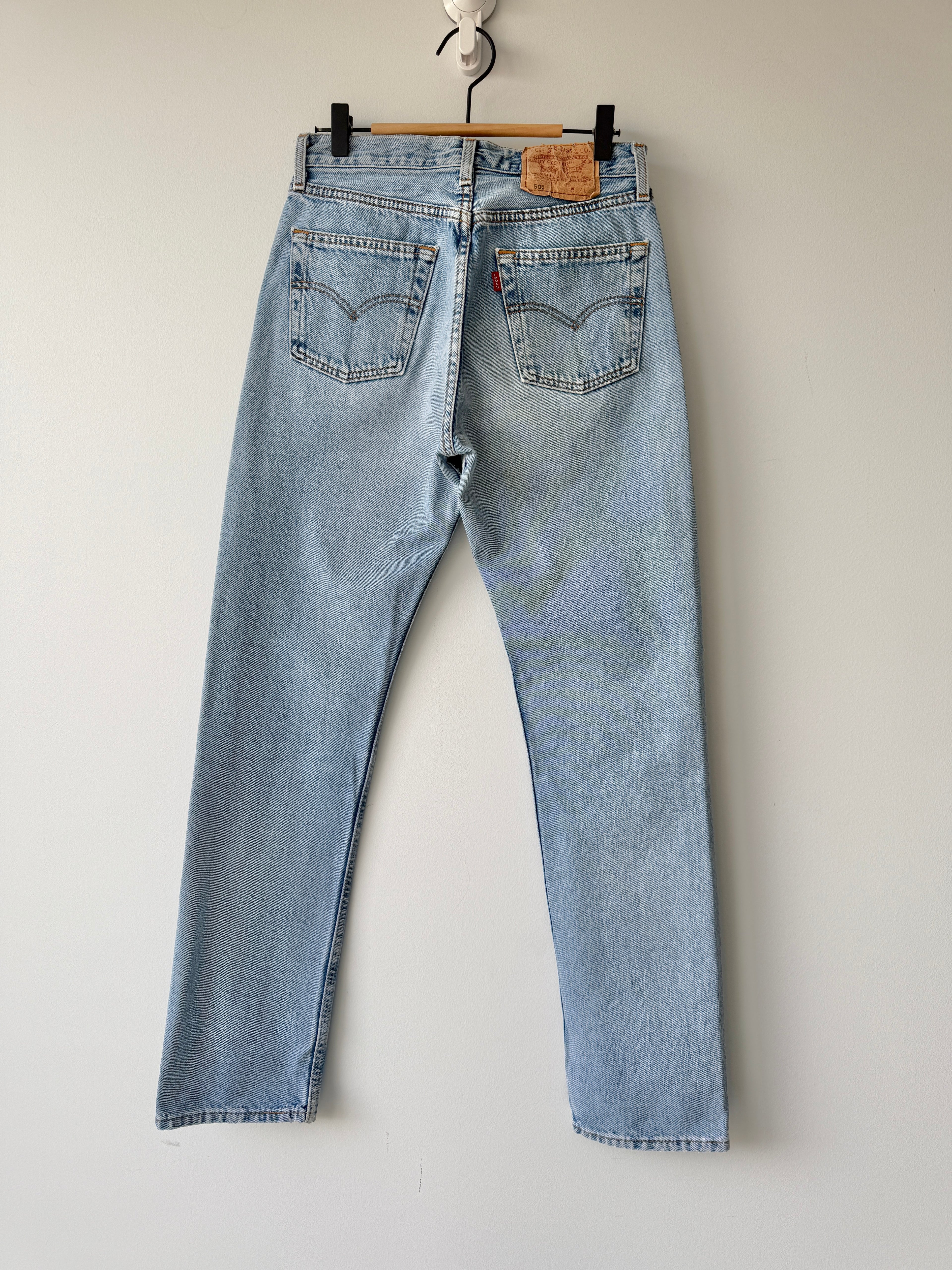 W26 L31 vintage Levis 501 25-26” light blue 90s Levi’s 501s