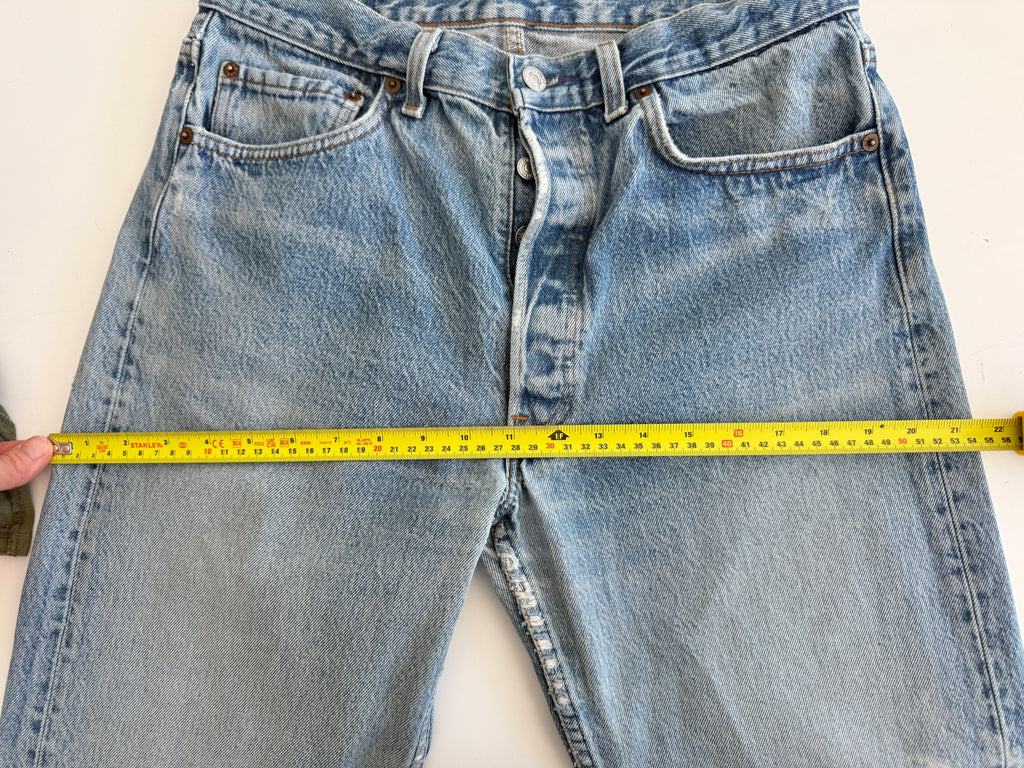 W31 L29 vintage Levis 501 30/31” measured waist medium faded blue 501s early 90s USA