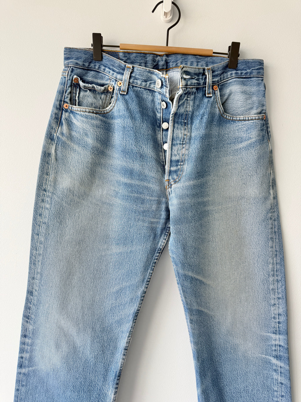 W32 L30 vintage Levis 501 31-32” measured waist faded medium blue made in y2k