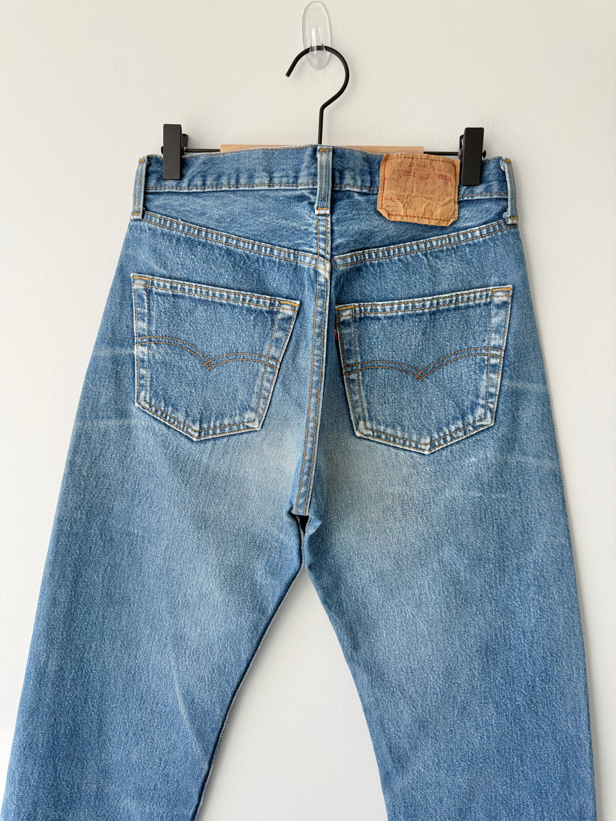W28 L33 vintage Levis 501s 27/28” measured dark fade blue 501s 90s USA