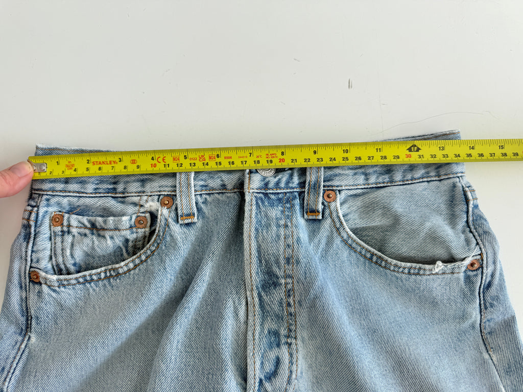 Soft W27 L31 vintage Levis 501 26/27” measured waist light blue 501s made in 90s USA