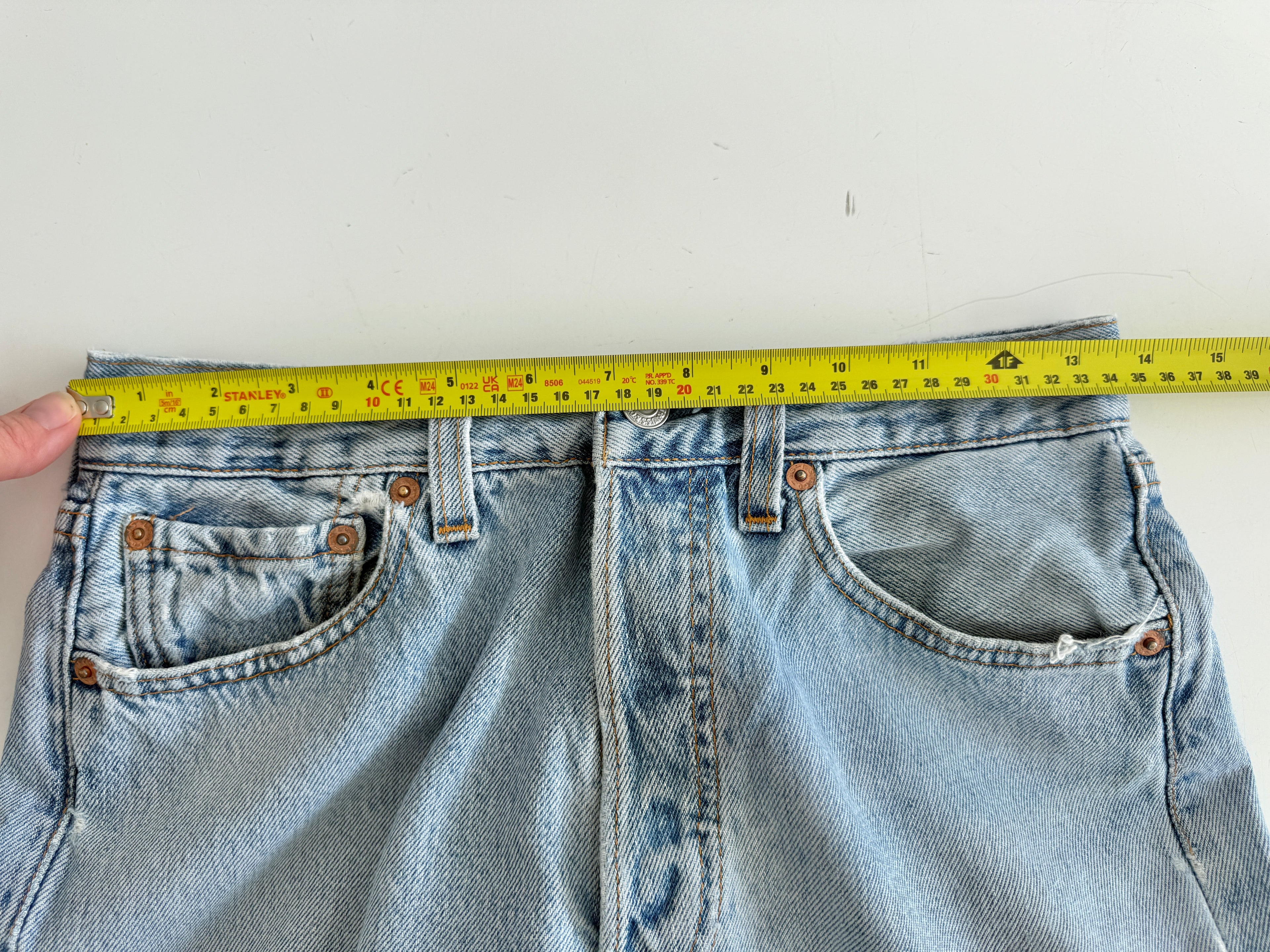 Soft W27 L31 vintage Levis 501 26/27” measured waist light blue 501s made in 90s USA