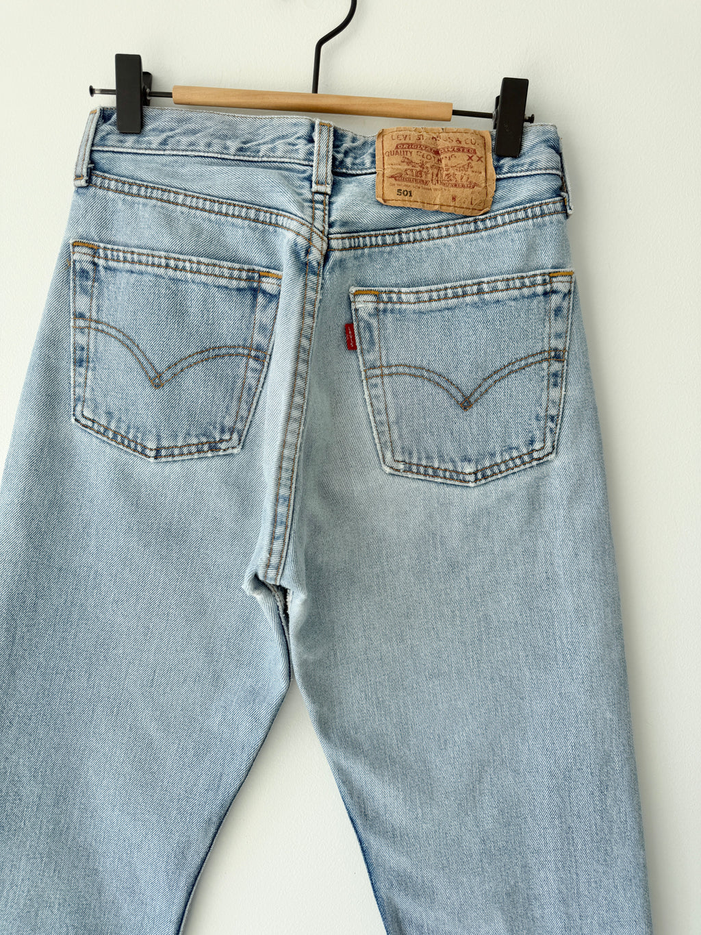 Soft W25 L31 vintage Levis 501 25” measured waist light blue 501s made in 90s