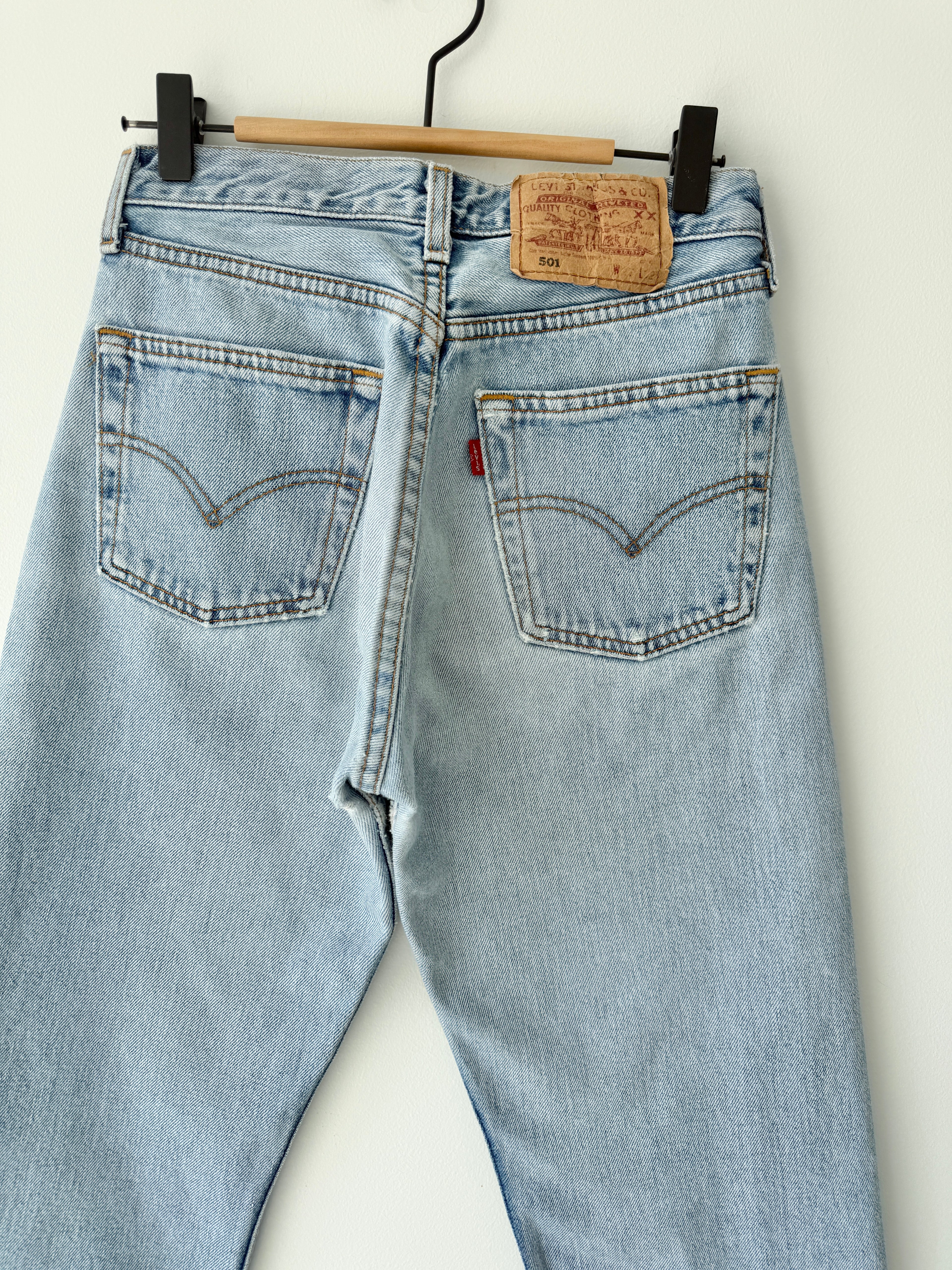 Soft W25 L31 vintage Levis 501 25” measured waist light blue 501s made in 90s